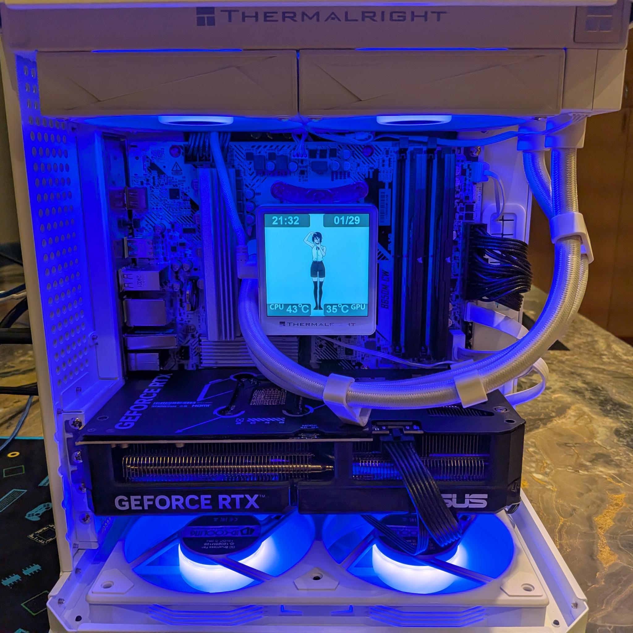 Bomb Devil Snow - RTX 5070, Ryzen 5 9600X, 32 GB DDR5 RAM, 2 TB Gen 5 NVME, RGB, Liquid Cooled