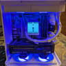 Bomb Devil Snow - RTX 5070, Ryzen 5 9600X, 32 GB DDR5 RAM, 2 TB Gen 5 NVME, RGB, Liquid Cooled