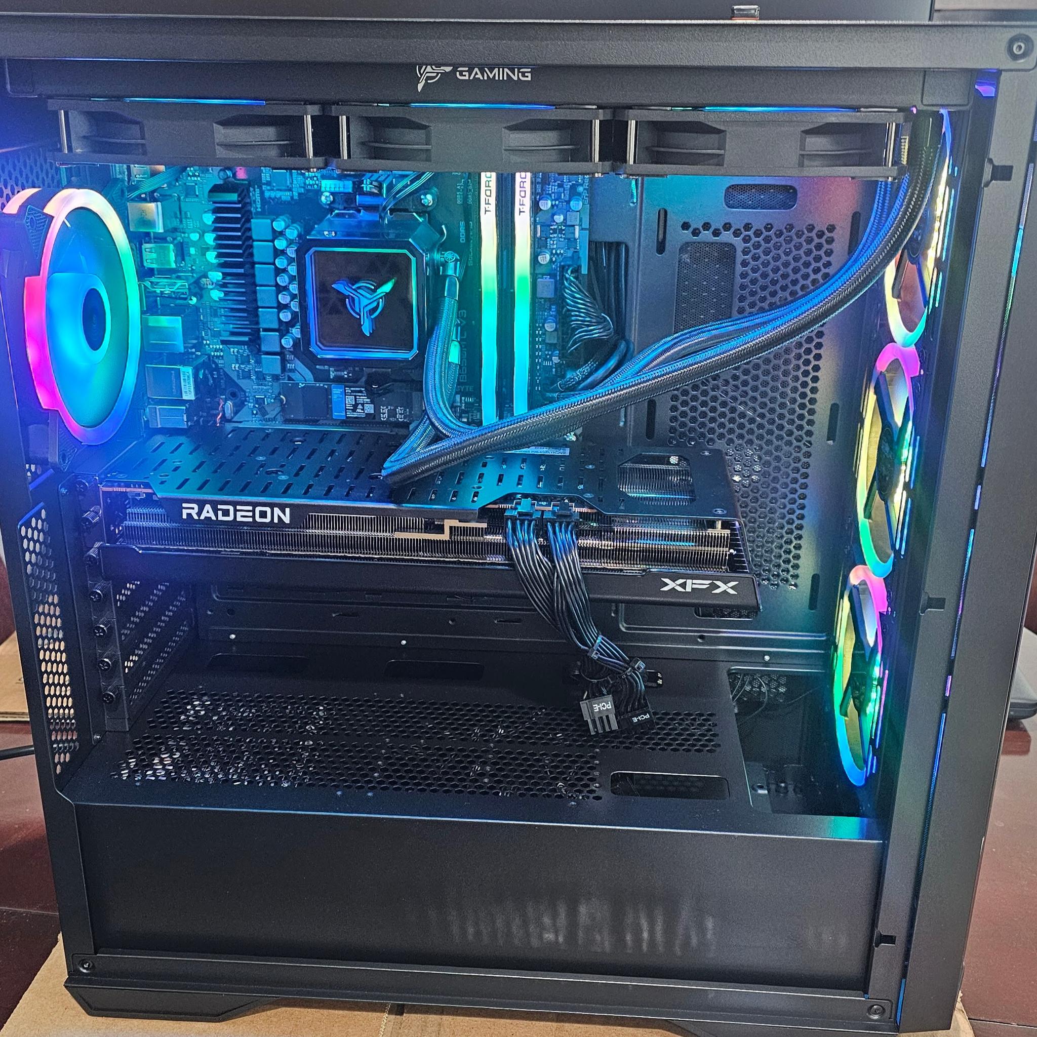 RX 7800XT / Ryzen 7700x / 32GB DDR5 / 2TB Nvme / Windows 11 Pro