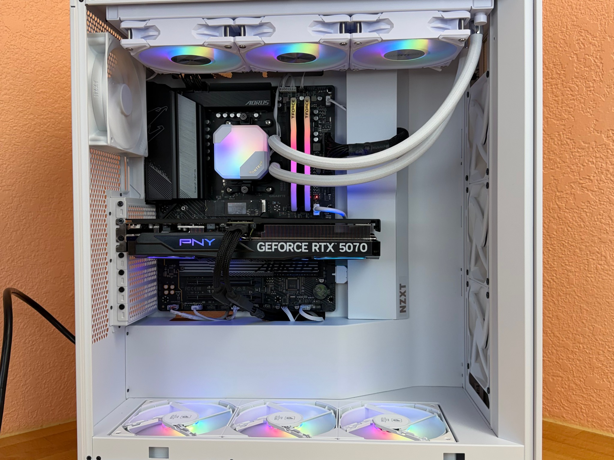 Whiteout Ryzen 7 9800X3D + RTX 5070 Gaming PC | 32GB DDR5 | 1TB NVMe