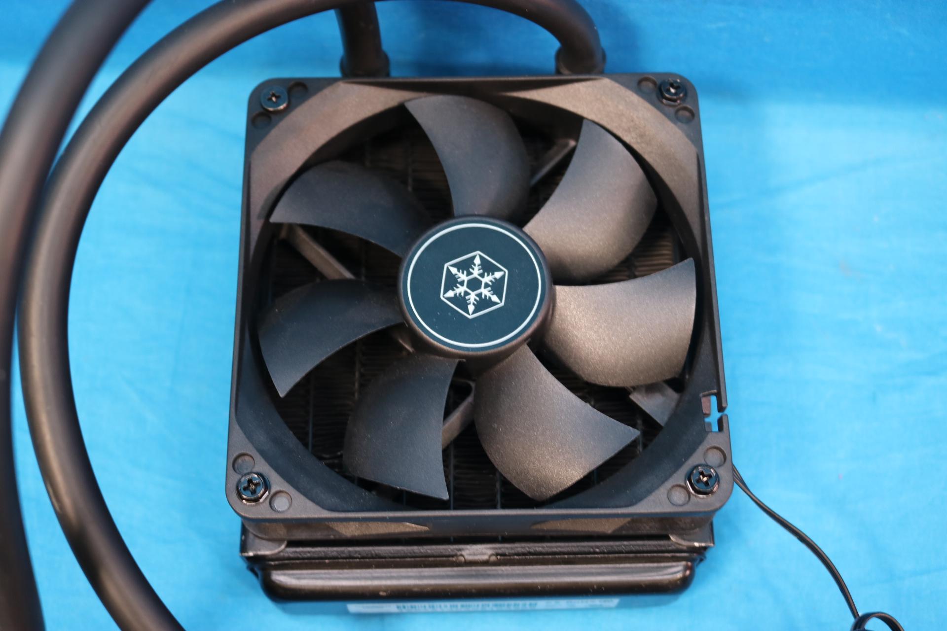 Sapphire AMD Radeon R9 295X2 8GB GDDR5 PCIe 3.0 x16 Desktop GPU - 4084642757