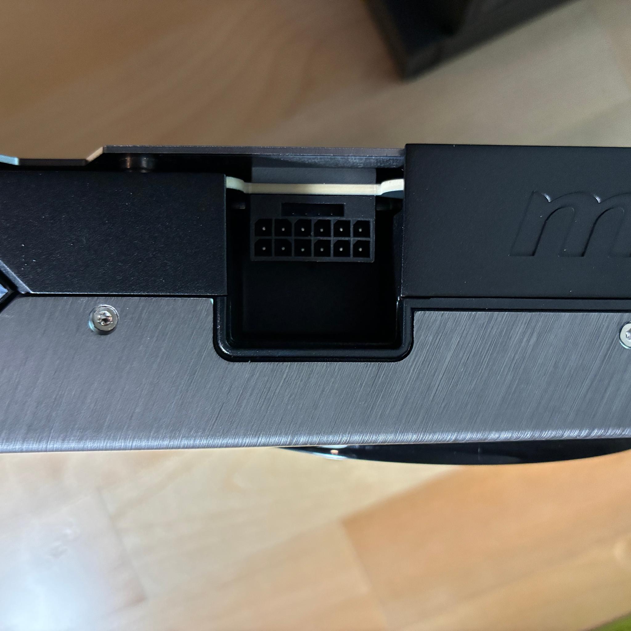 MSI GeForce RTX™ 5090 SUPRIM LIQUID SOC 32G G5090-32SLS