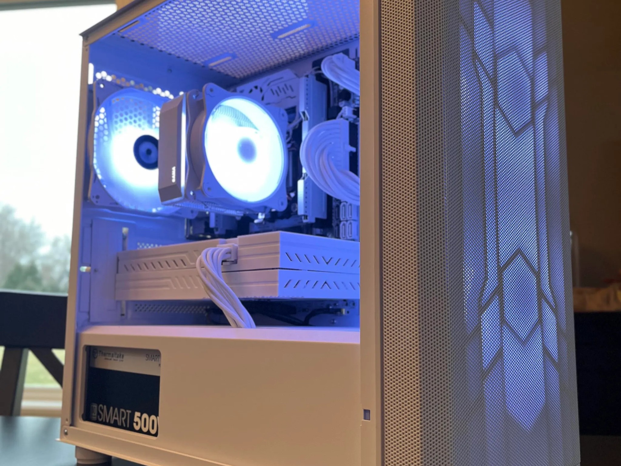 ALL WHITE GAMING PC | RX 580 | XEON 2640 V3 | 16GB DDR4 | 500GB NVME