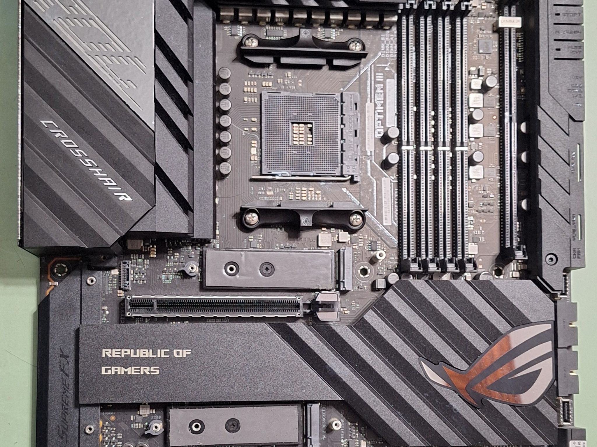 CROSSHAIR VIII EXTREME AM4 X570 Motherboard with 32gigs DDR4 Ram