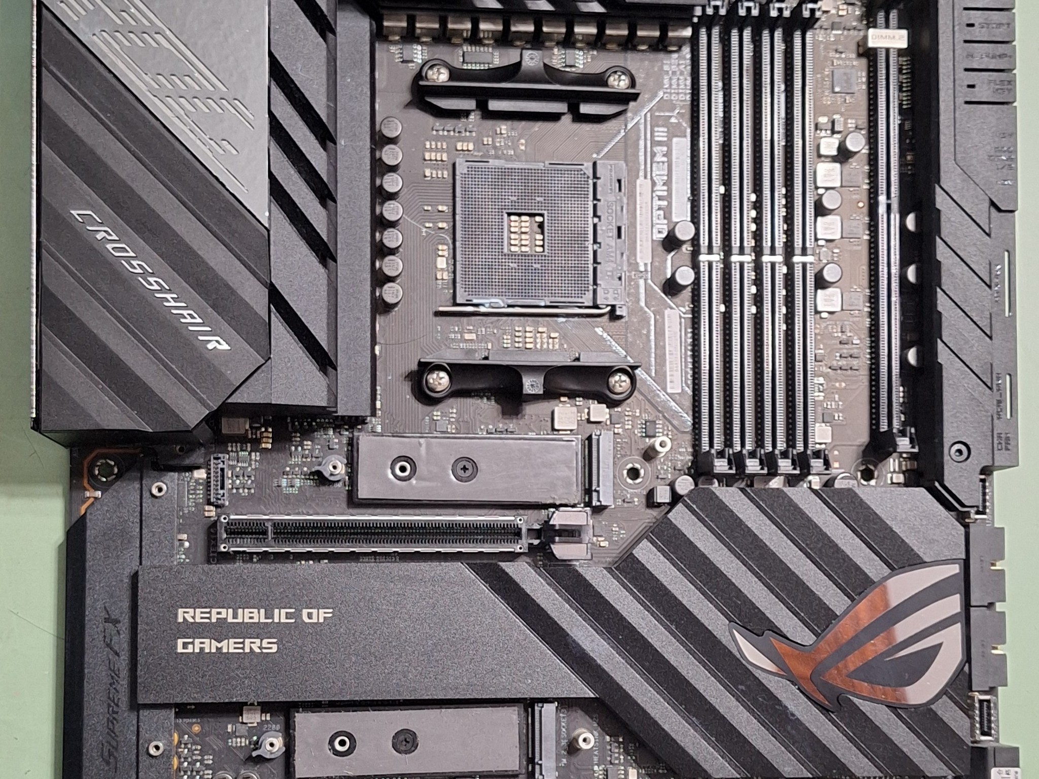 CROSSHAIR VIII EXTREME AM4 X570 Motherboard with 32gigs DDR4 Ram