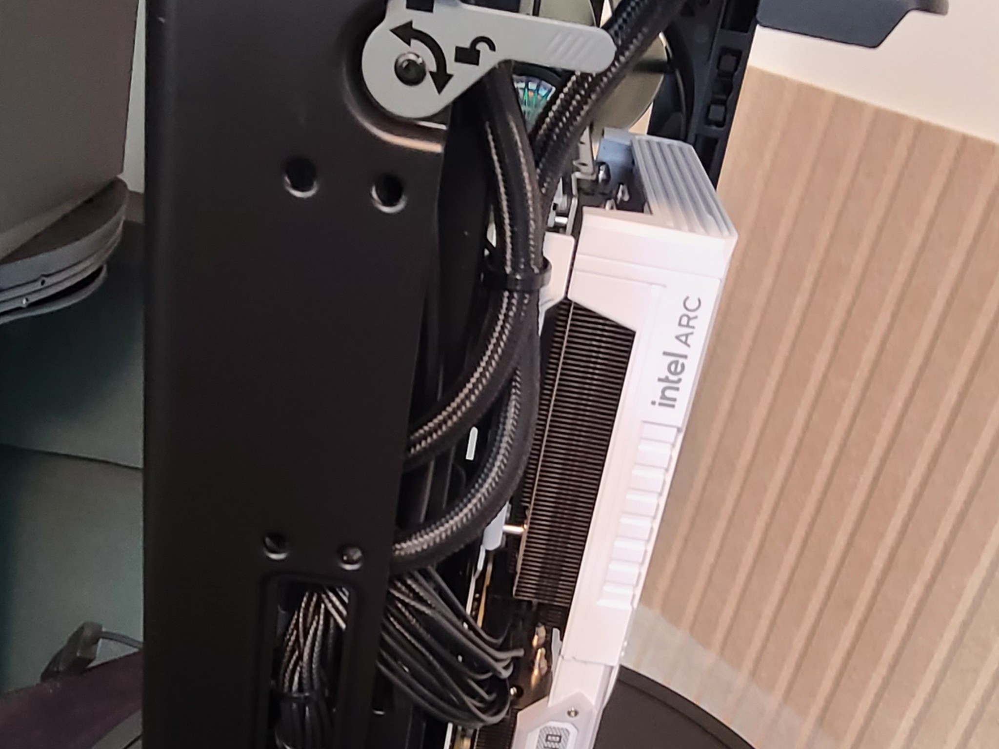 AMD Ryzen 5700X3D-AsRock Steel Legend ARC B580 12GB GPU-MSI B550i