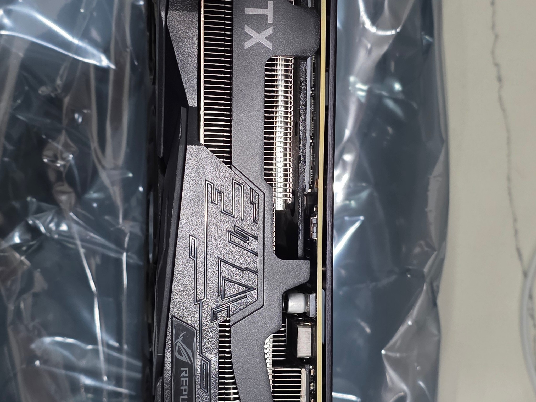 ASUS ROG Strix GeForce RTX 2080 SUPER GAMING