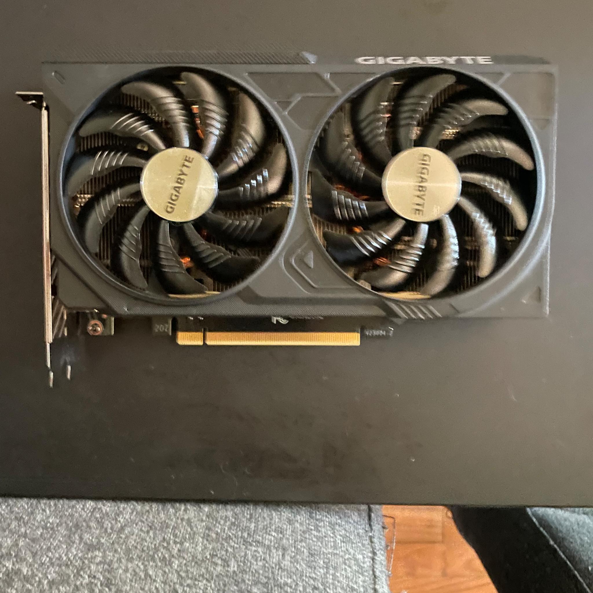 Gigabyte Windforce 2X RTX 4070 SFF compatible