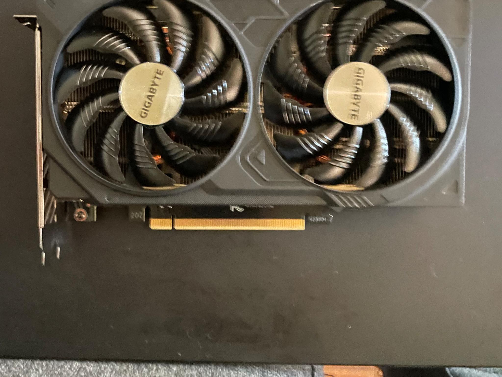 Gigabyte Windforce 2X RTX 4070 SFF compatible