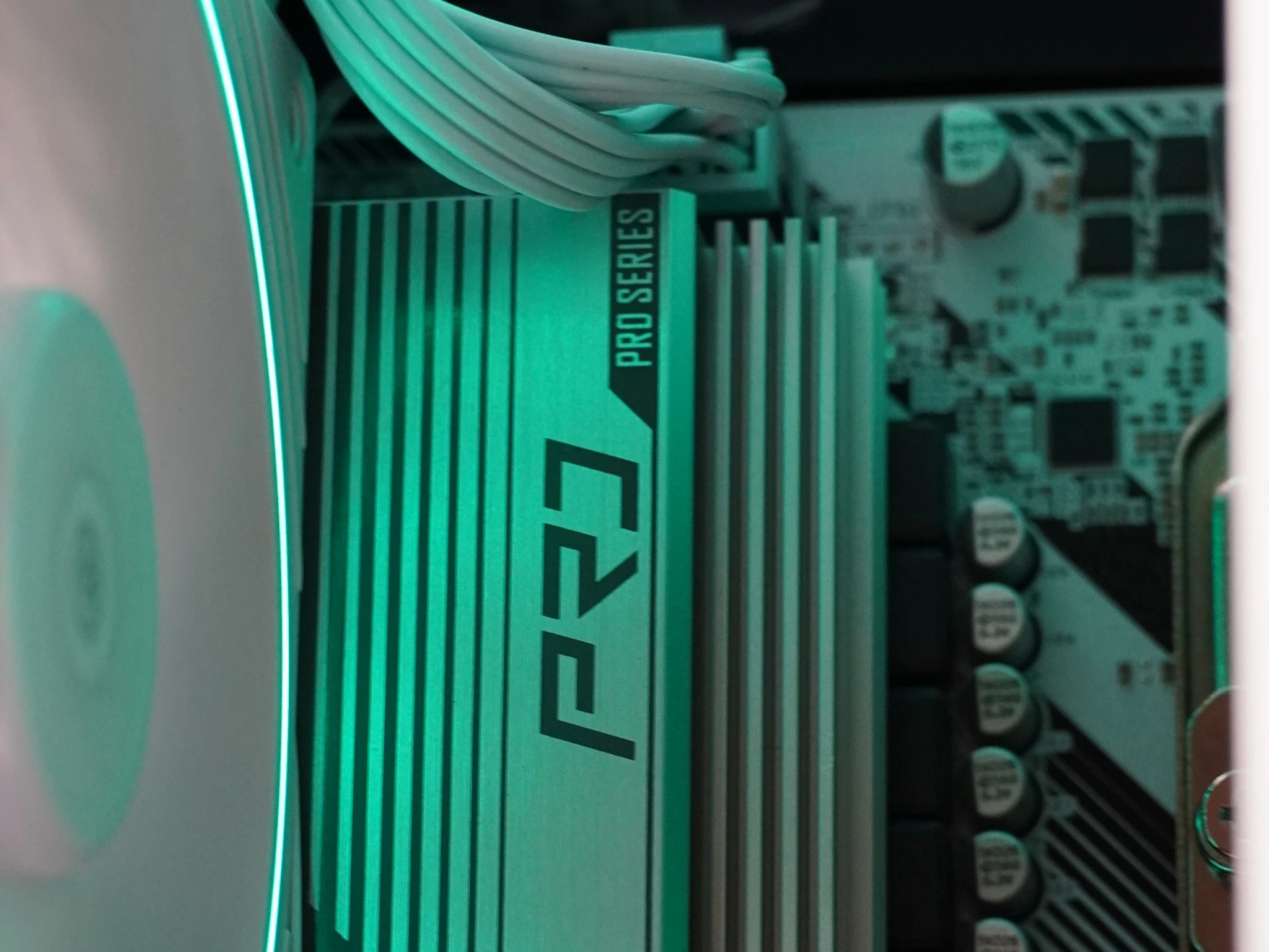 White Gaming Pc | Ryzen 7 5700X | RTX 3070 | DDR4 16GB | 512GB NVMe | Win 11 Pro (Activated)