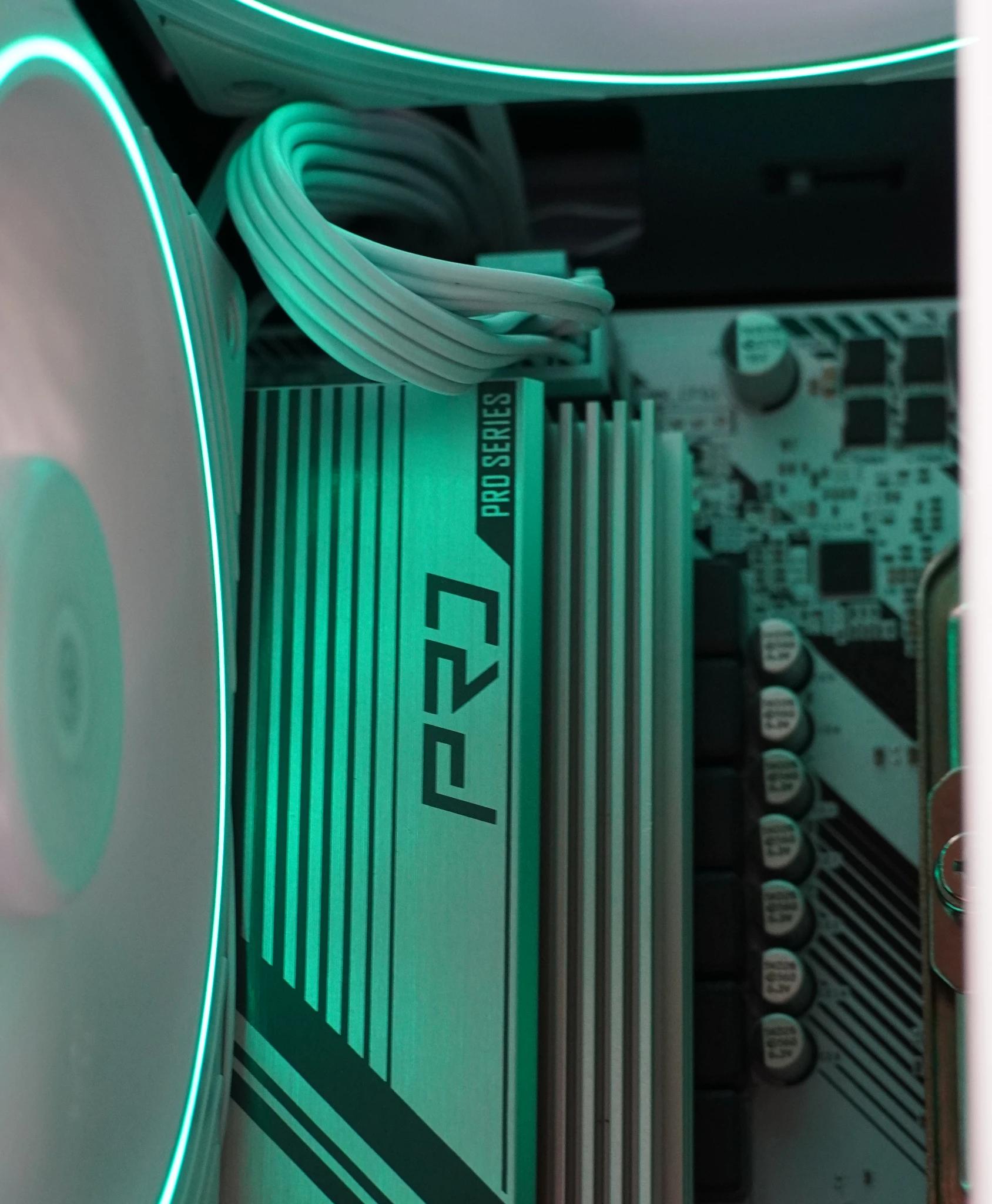 White Gaming Pc | Ryzen 7 5700X | RTX 3070 | DDR4 16GB | 512GB NVMe | Win 11 Pro (Activated)