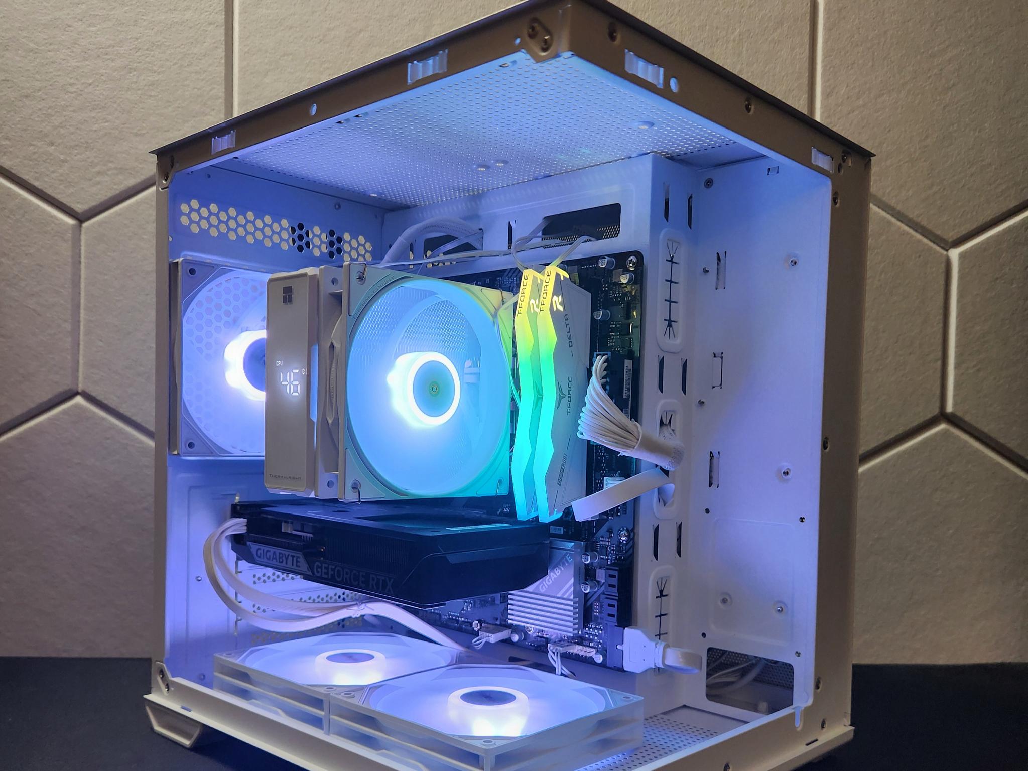 "Frosty" RTX 5060| Ryzen 5 7600X | 16GB DDR5 | 1TB SSD | WIFI+BT