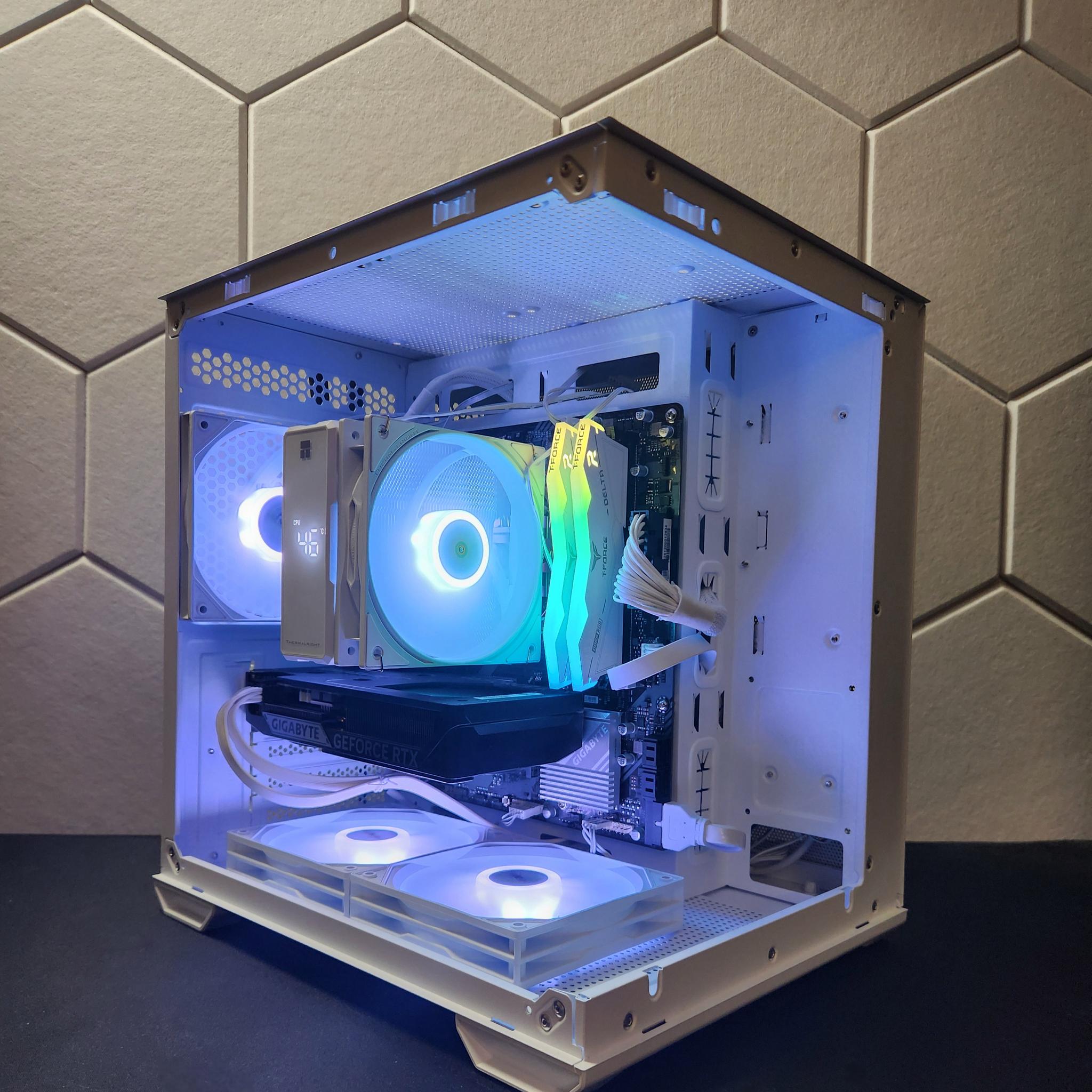 "Frosty" RTX 5060| Ryzen 5 7600X | 16GB DDR5 | 1TB SSD | WIFI+BT
