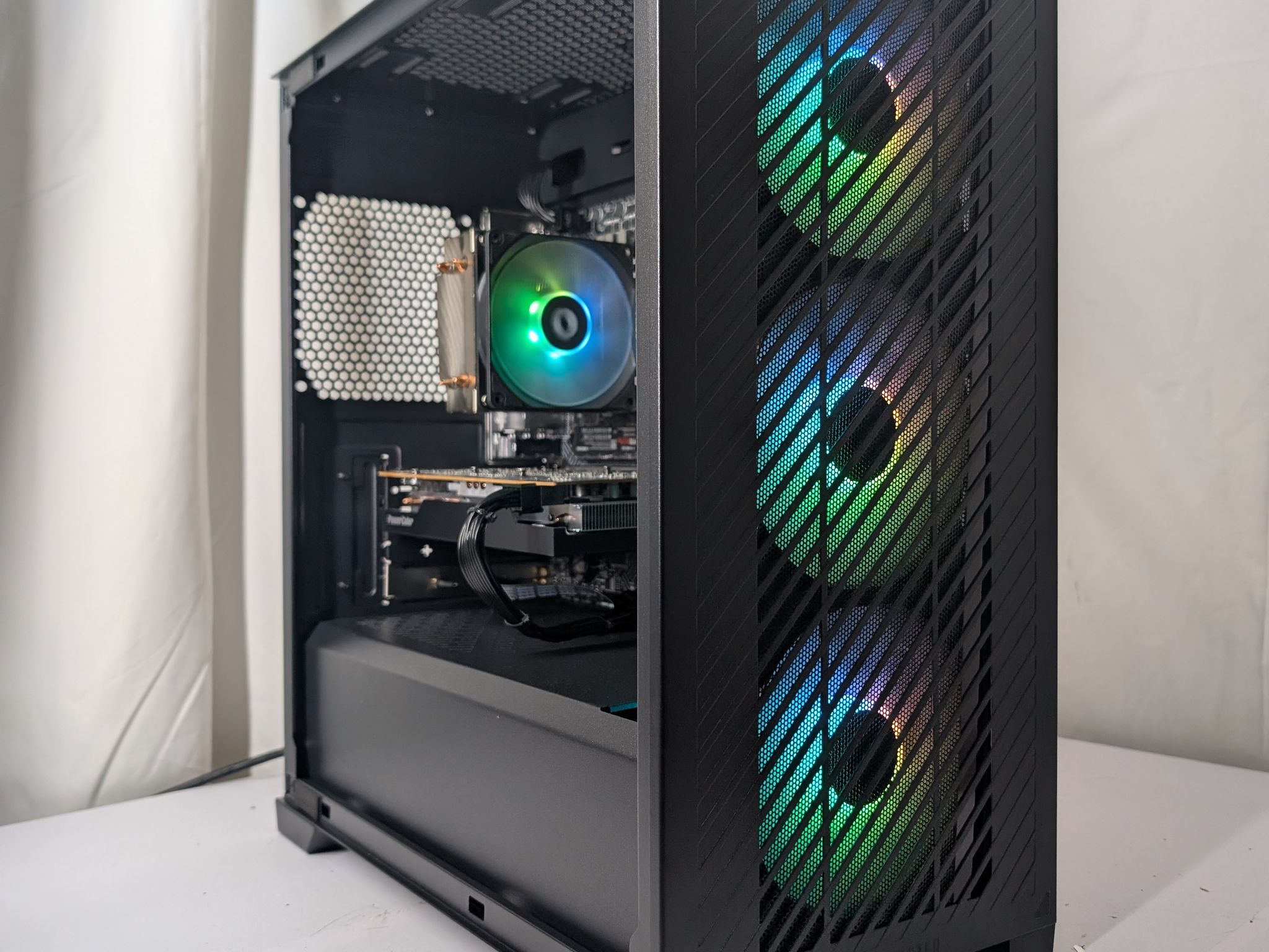 Rx 6600 | i3 12100f | 16GB DDR4 | 1TB NVME