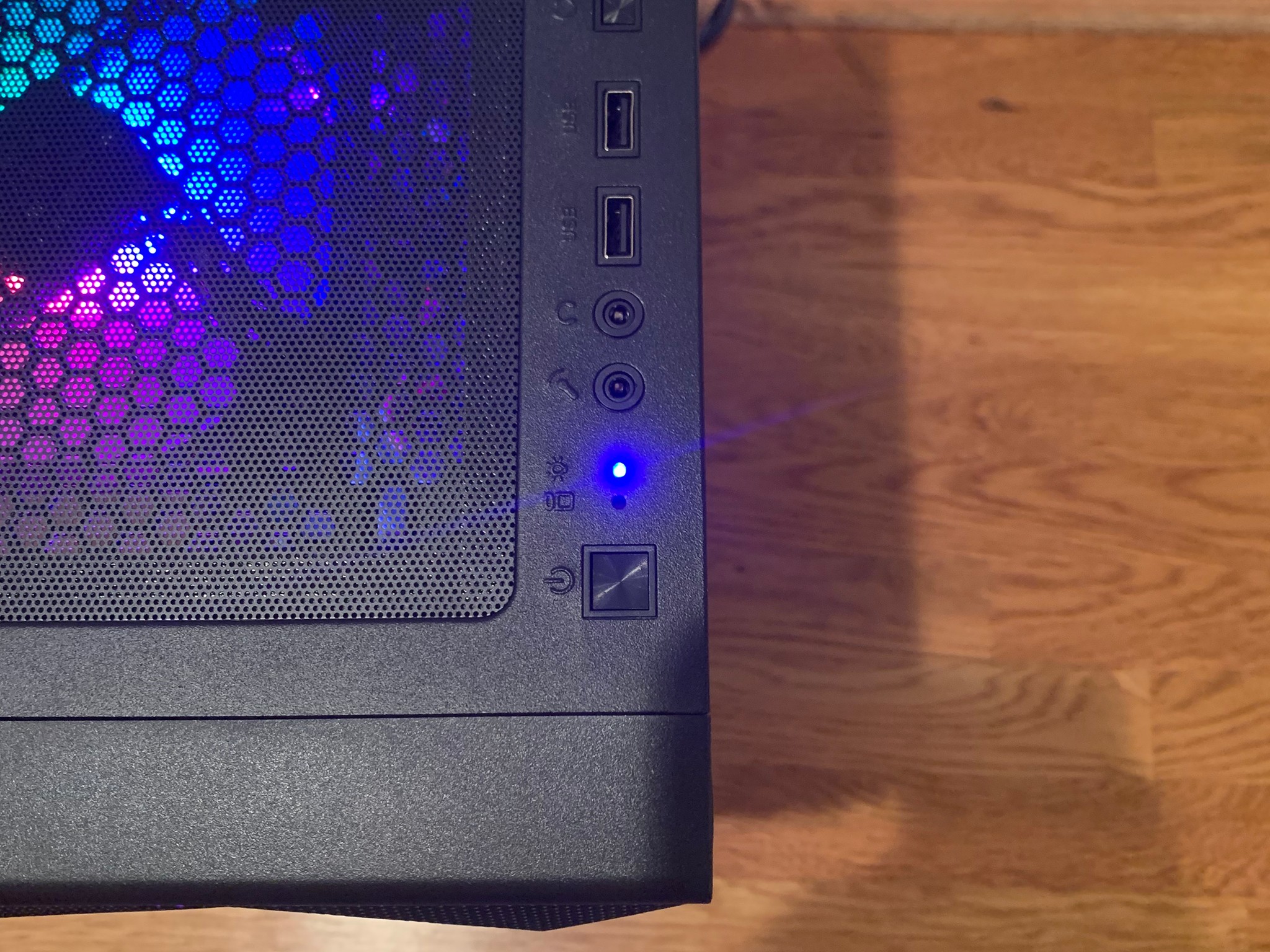 NEW i5 12600KF RX 7800XT MID-RANGE CUSTOM GAMING PC 16GB RAM RGB LIGHTS 1TB SSD WINDOWS 10 WIFI