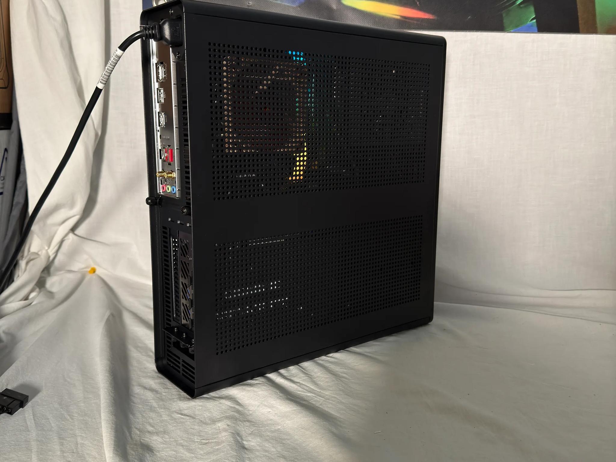 RTX 4070TI SUPER SMALL FORM FACTOR Ryzen 7 7800X3D