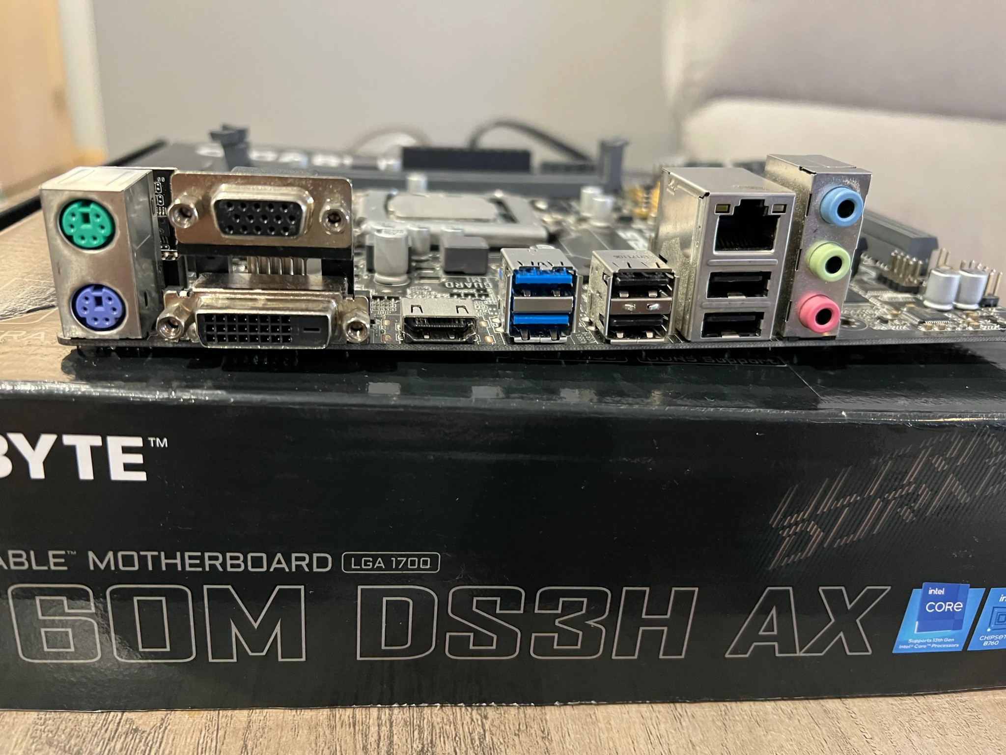 Asus H110M-R Motherboard/Intel i7 7700 Combo
