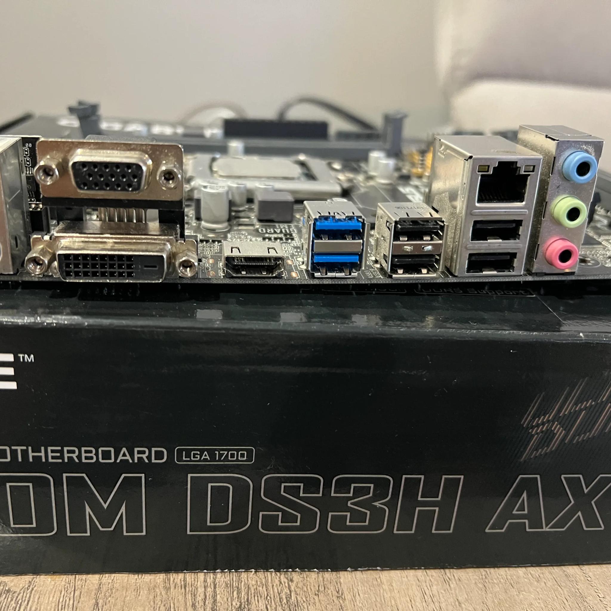 Asus H110M-R Motherboard/Intel i7 7700 Combo