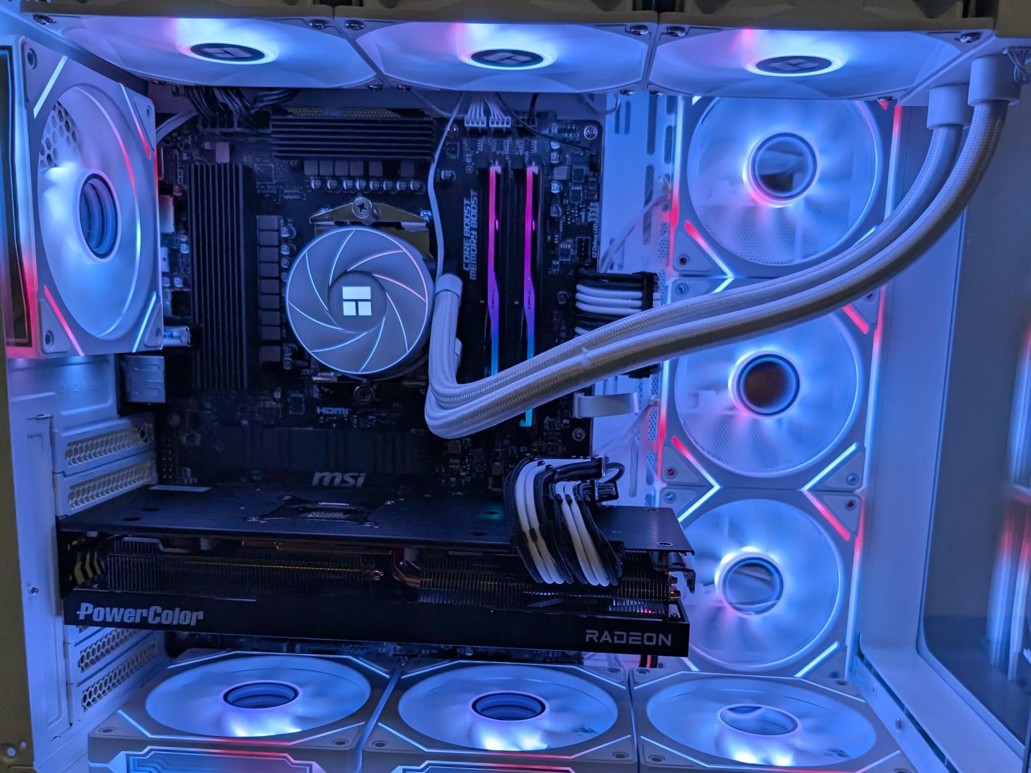 Ryzen 7 9700x | RX 7800 XT | 32 GB DDR5 6000 | 1 TB NVME | Liquid Cooled