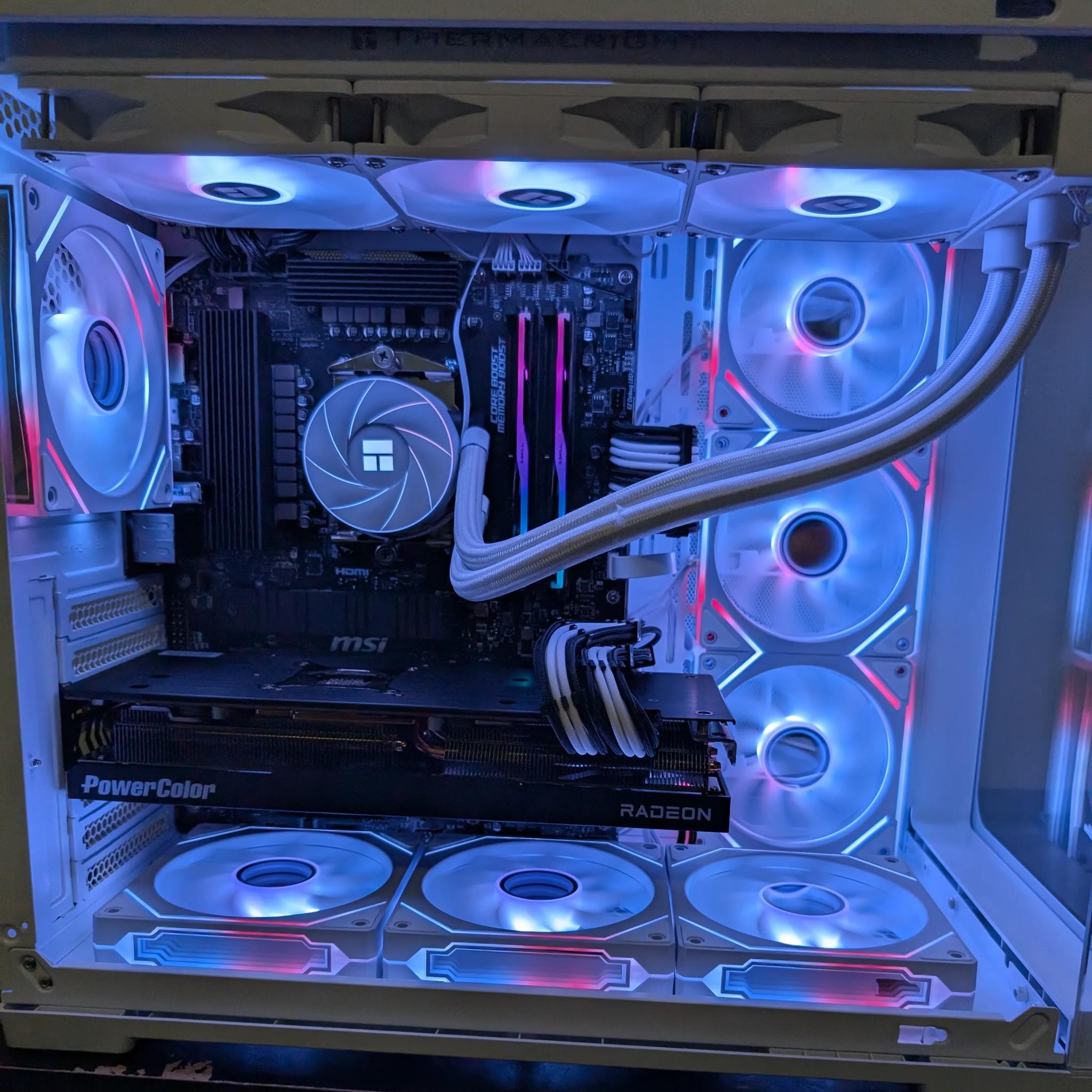 Ryzen 7 9700x | RX 7800 XT | 32 GB DDR5 6000 | 1 TB NVME | Liquid Cooled