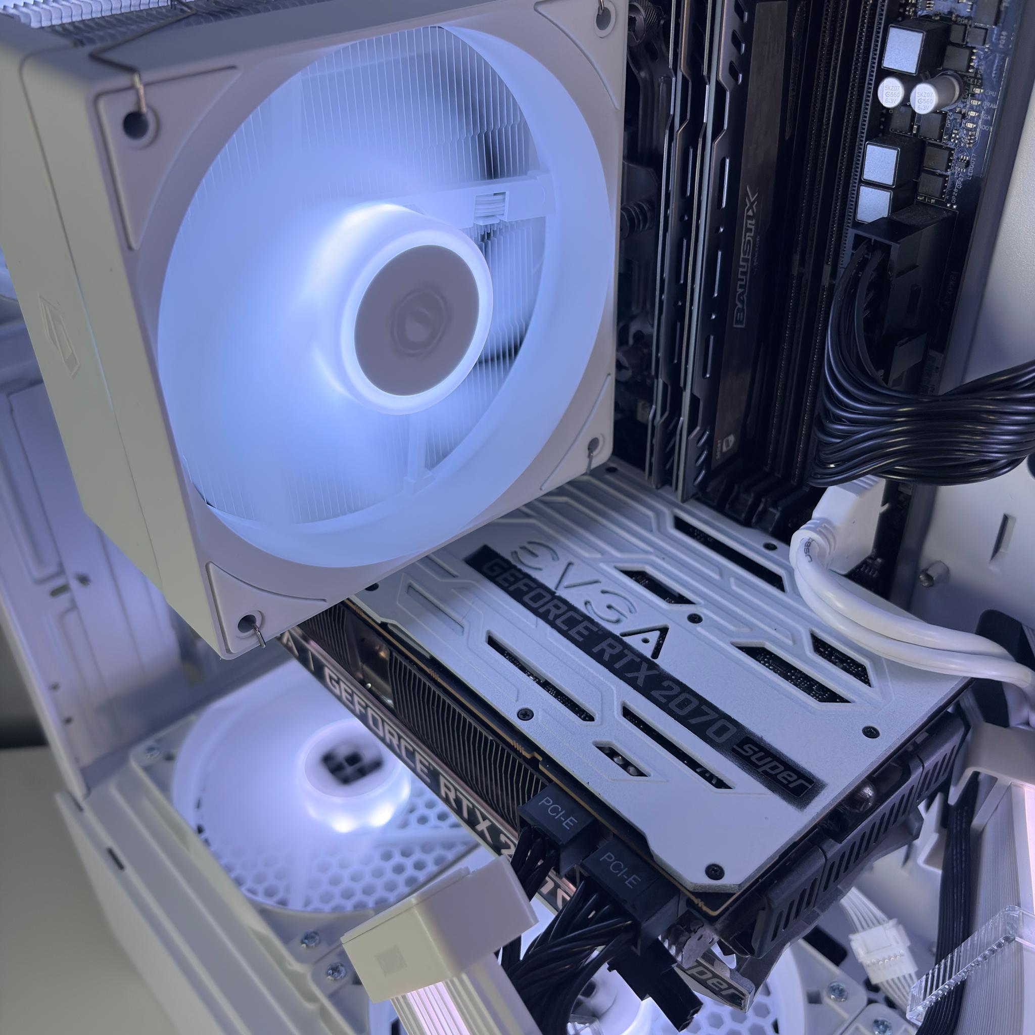 White Gaming PC Build / Ryzen 5 + 2070Super / SSD / Ready to play!