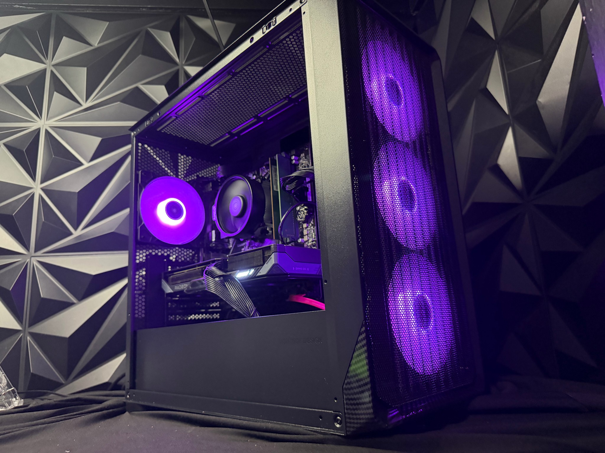 🖤⚡ DARK FIBER ⚡🖤 Ryzen 5 5500| RX 9060XT| 16 GB DDR4| 1.25 TB SSD| 650W PSU