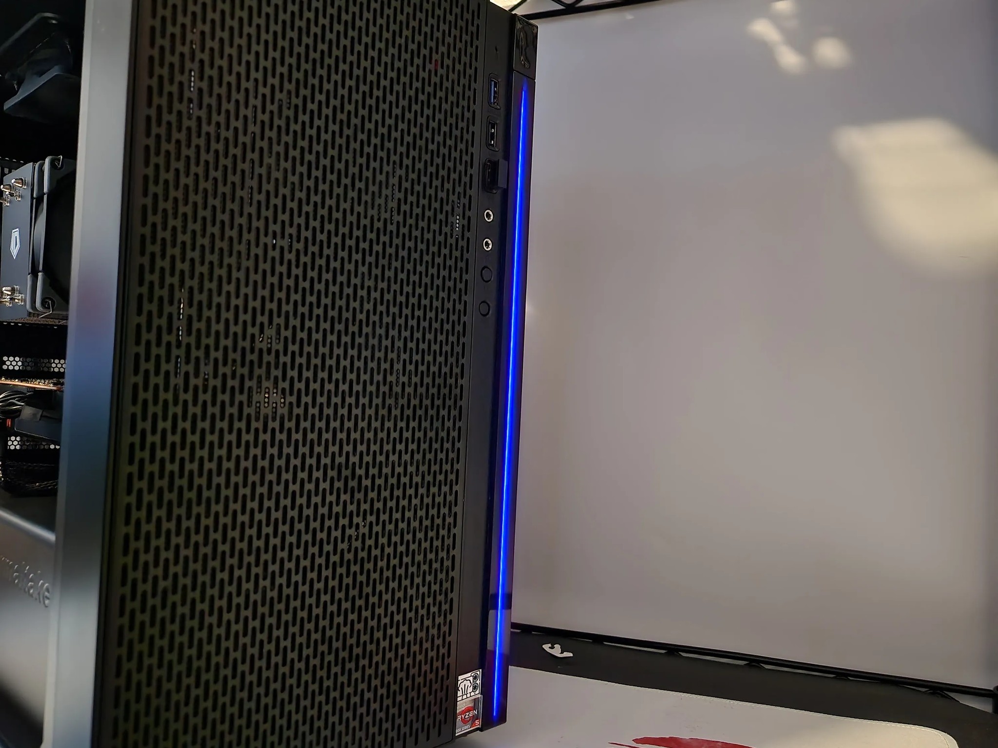 Budget Baller Stealth Build Ryzen 5 / 16GB / 1TB / RX570X