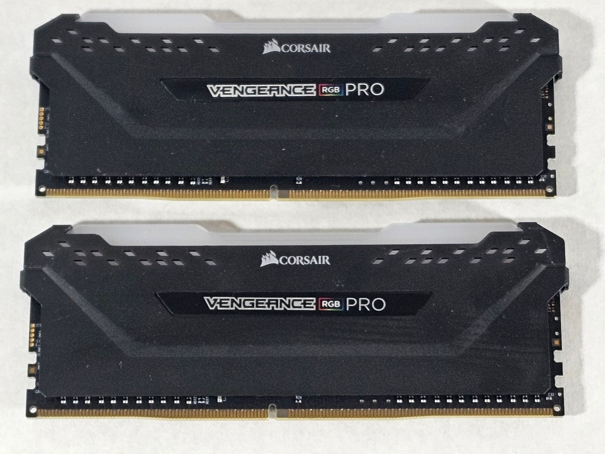 16GB DDR4 (2x8GB) 526 CL18 3600MT/s Corsair Vengeance RGB Pro SL
