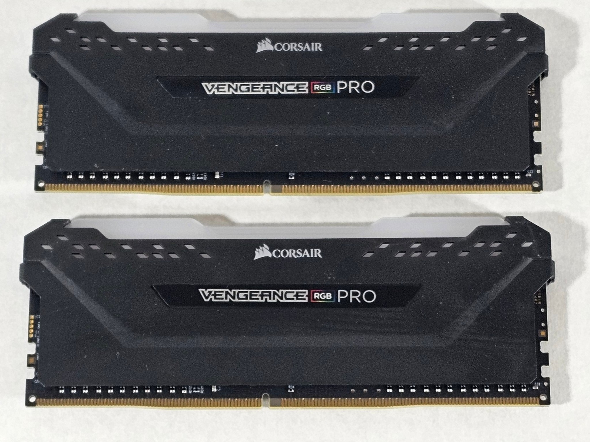 16GB DDR4 (2x8GB) 526 CL18 3600MT/s Corsair Vengeance RGB Pro SL