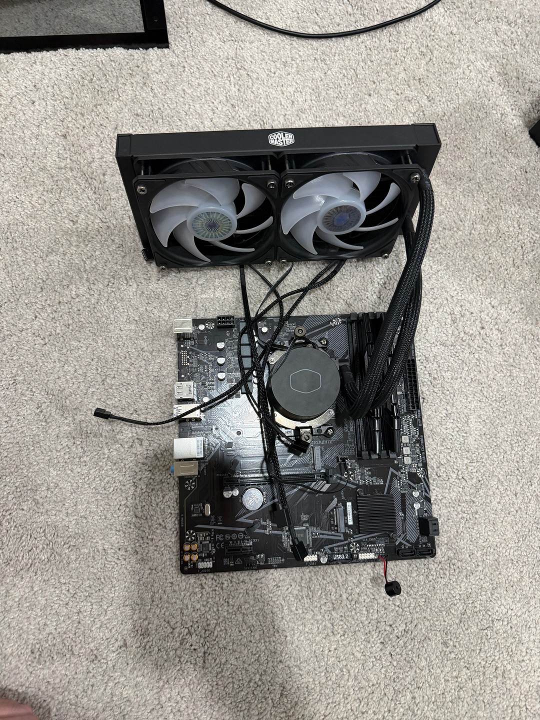 AMD Ryzen 5 5600X | Gigabyte B550M K | 16GB G.Skill DDR4 | CM 240