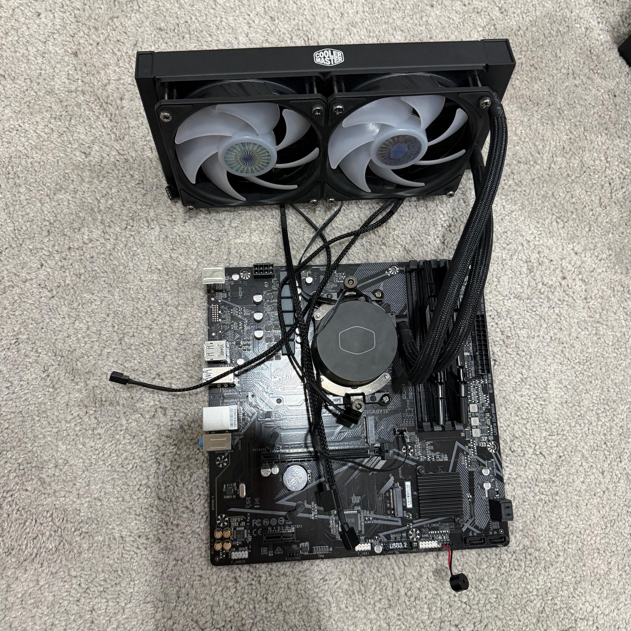 AMD Ryzen 5 5600X | Gigabyte B550M K | 16GB G.Skill DDR4 | CM 240