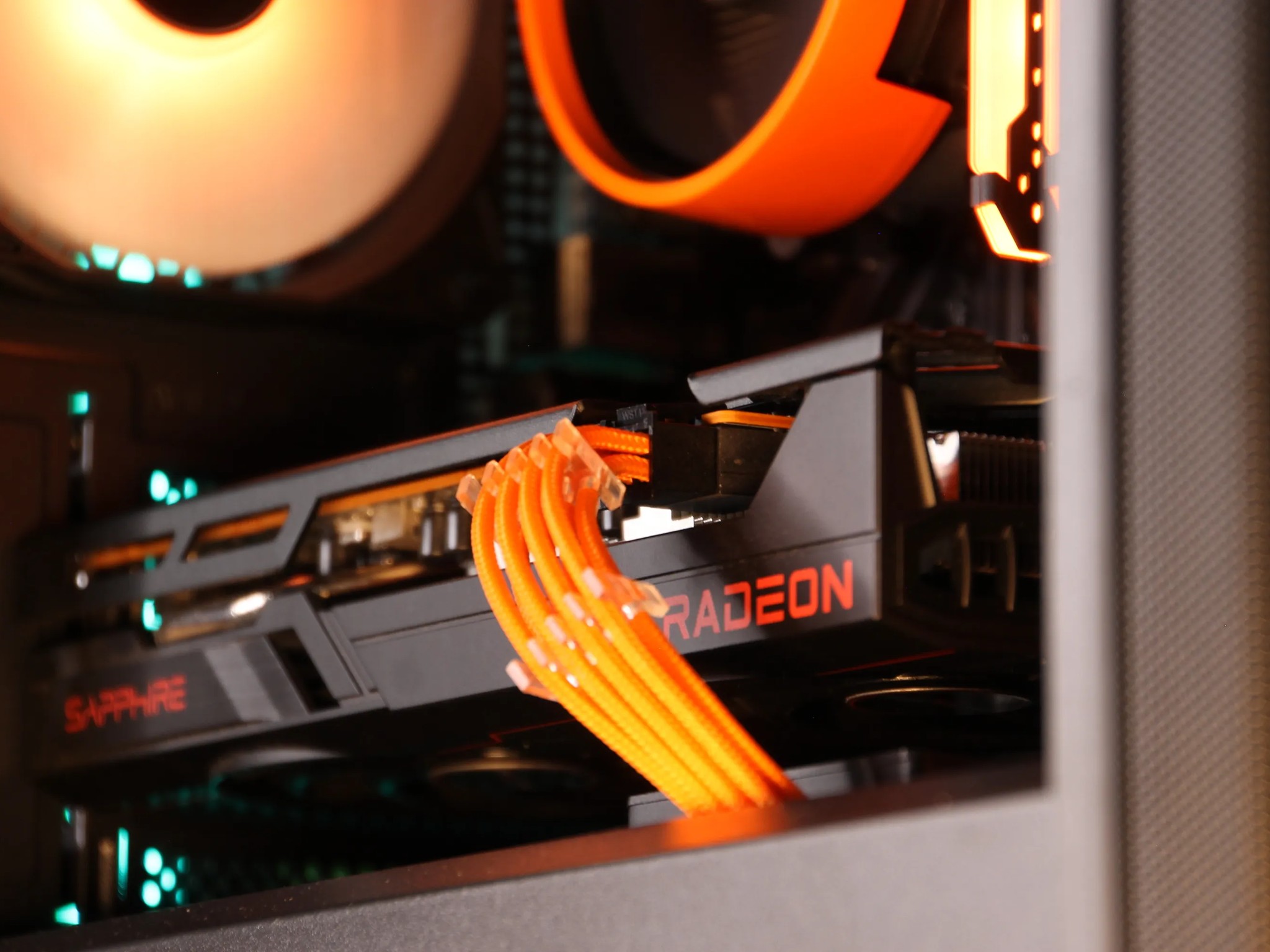 𝙃𝙍𝙑𝙎𝙏 // Ryzen 5 2600, RX 6600 XT // Entry-Level Gaming PC