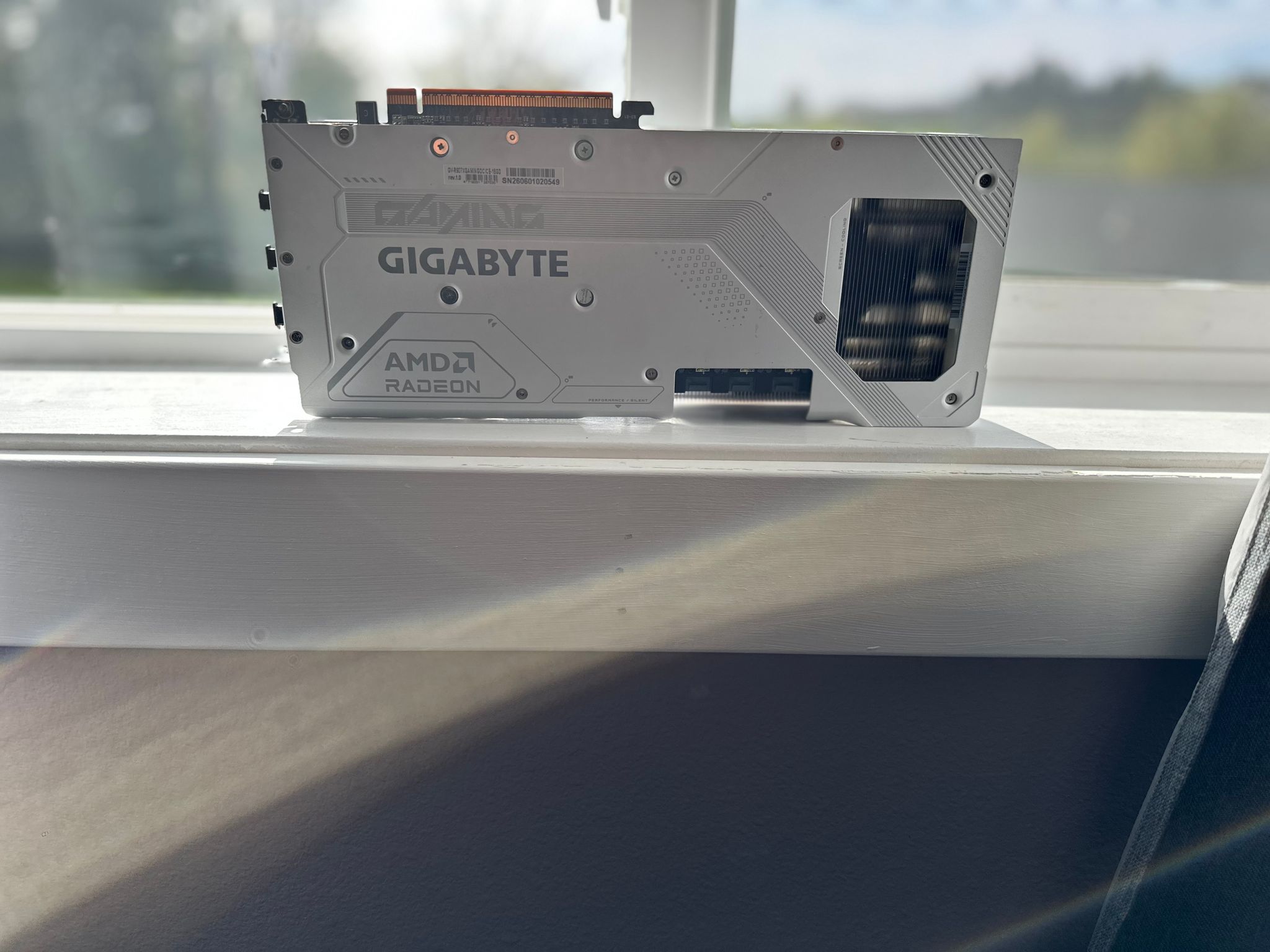GIGABYTE RX 9070 XT GAMING OC ICE 16G