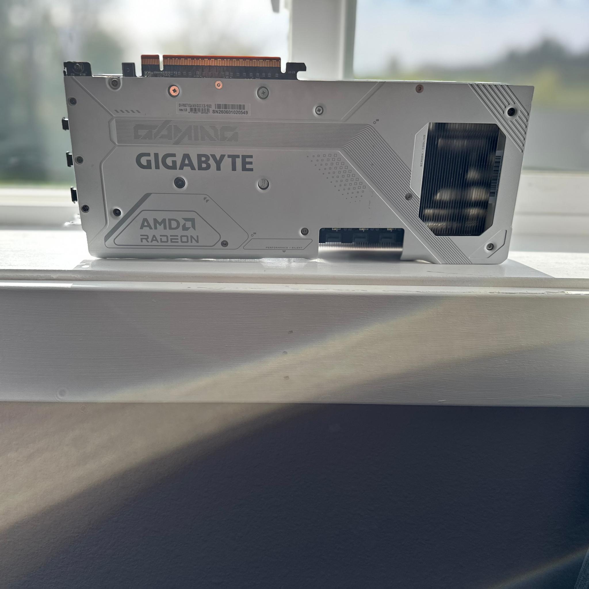 GIGABYTE RX 9070 XT GAMING OC ICE 16G