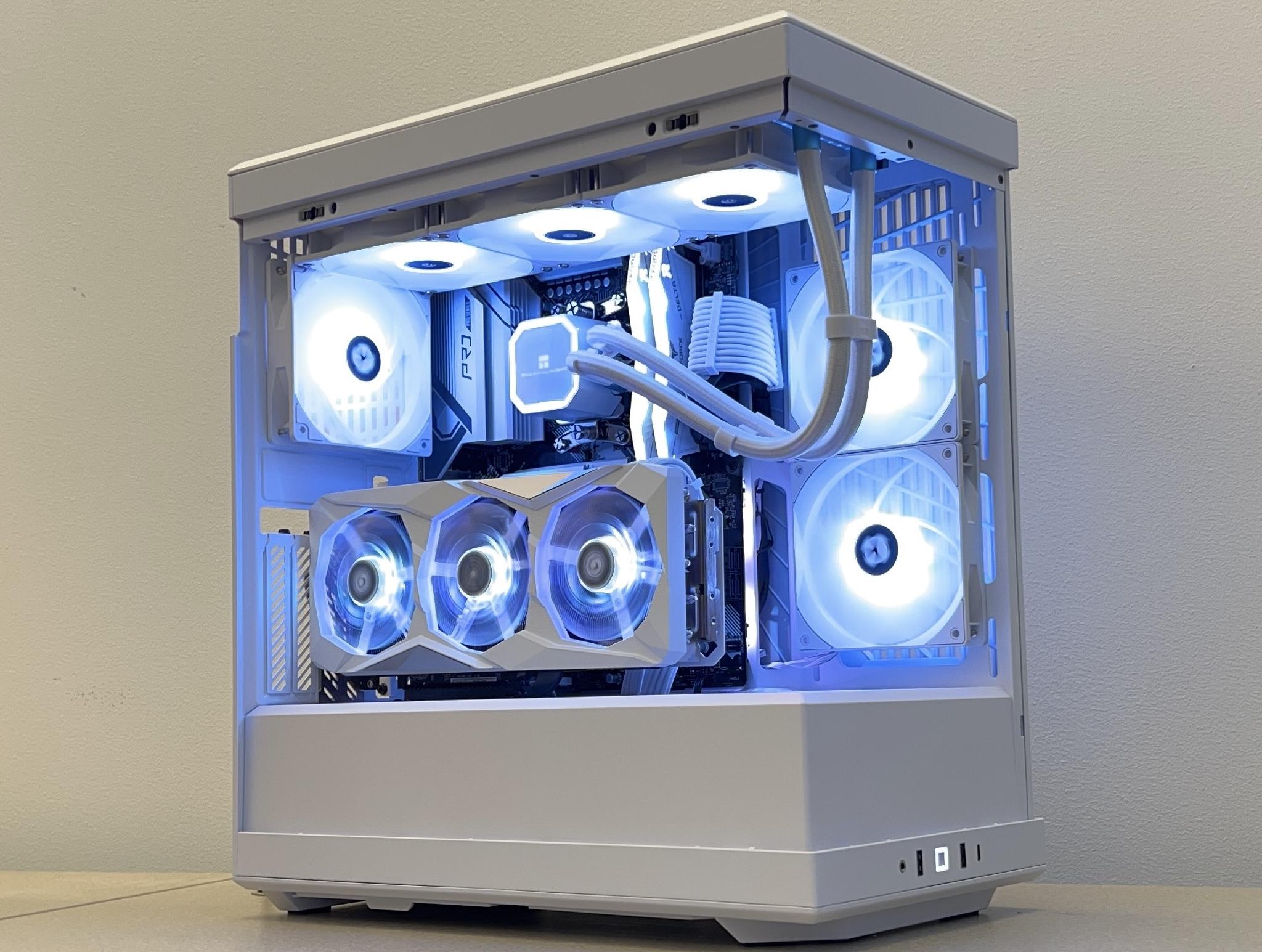❄️❄️GLACIER❄️❄️RX 7900 GRE 16 GB🧊RYZEN 7 7700X🧊32 GB DDR5🧊1 TB GEN 4🧊WIFI🧊WINDOWS 11