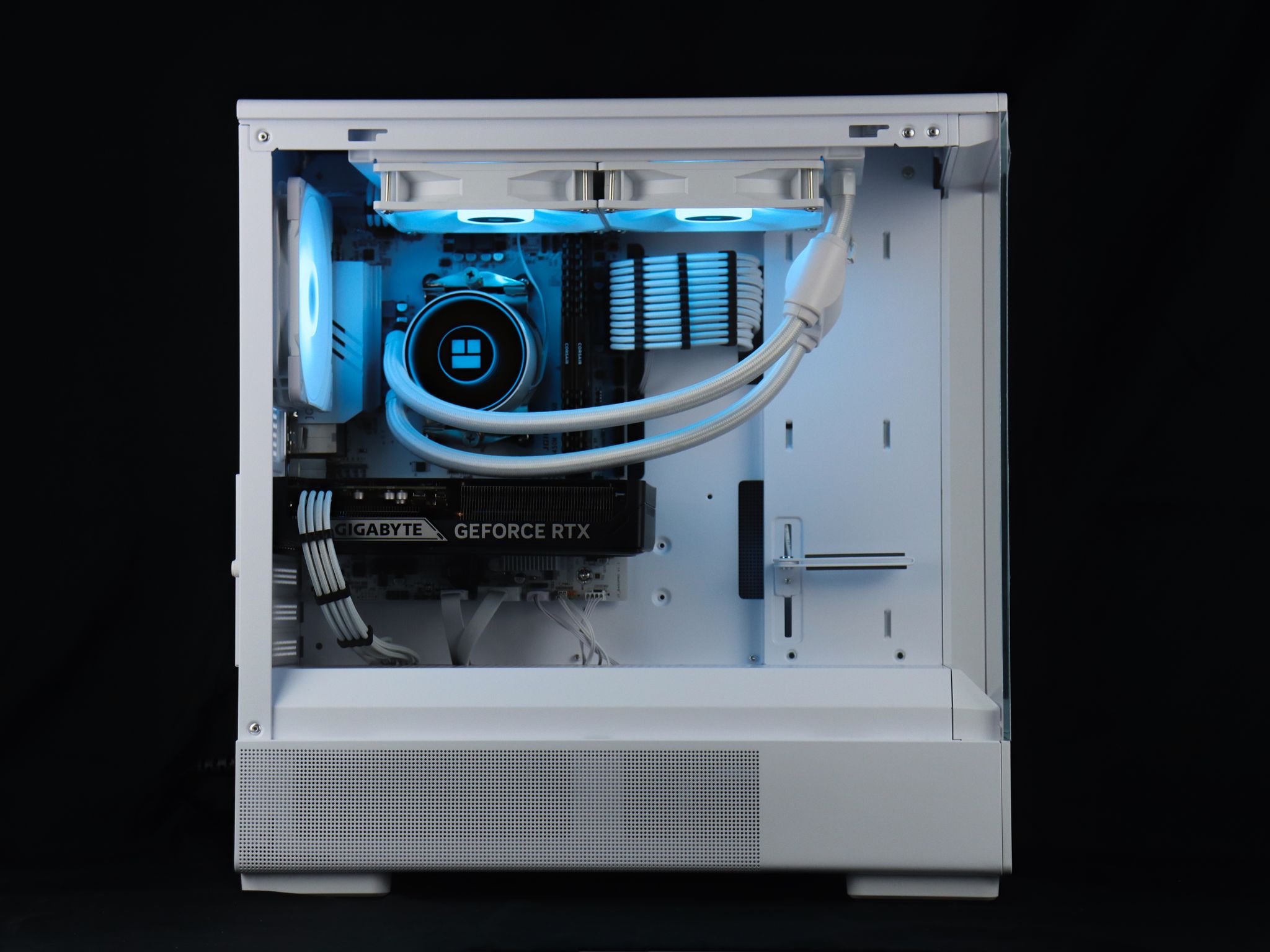🧊❄️🧊 White Gaming PC – RTX 5060 TI, Ryzen 7 5700X, 32GB RAM, 1TB SSD - WiFi 🧊❄️🧊