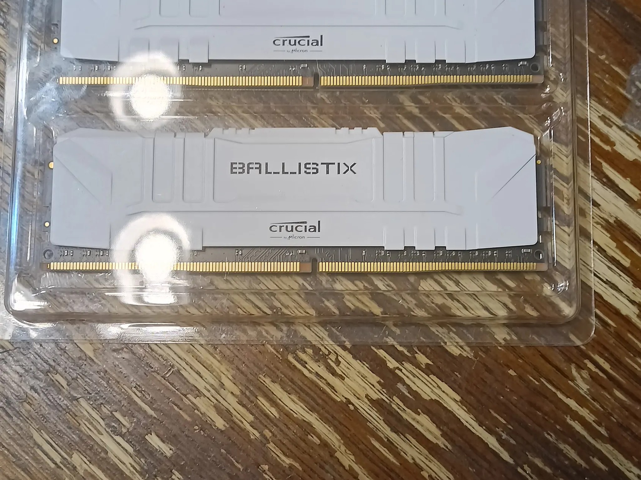 (WHITE) Crucial Ballistix 2666 MHz DDR4 DRAM Desktop Gaming Memory Kit 16GB (8GBx2)