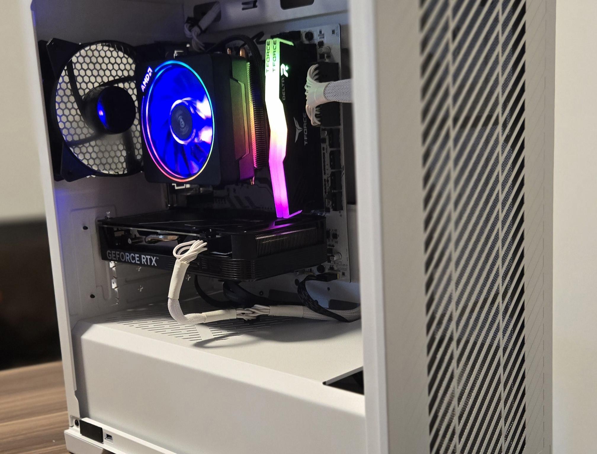 👻 White Phantom 👽 – Ryzen 7 + RTX 4060 | 32GB RGB | 1TB NVMe | Sleek & Powerful