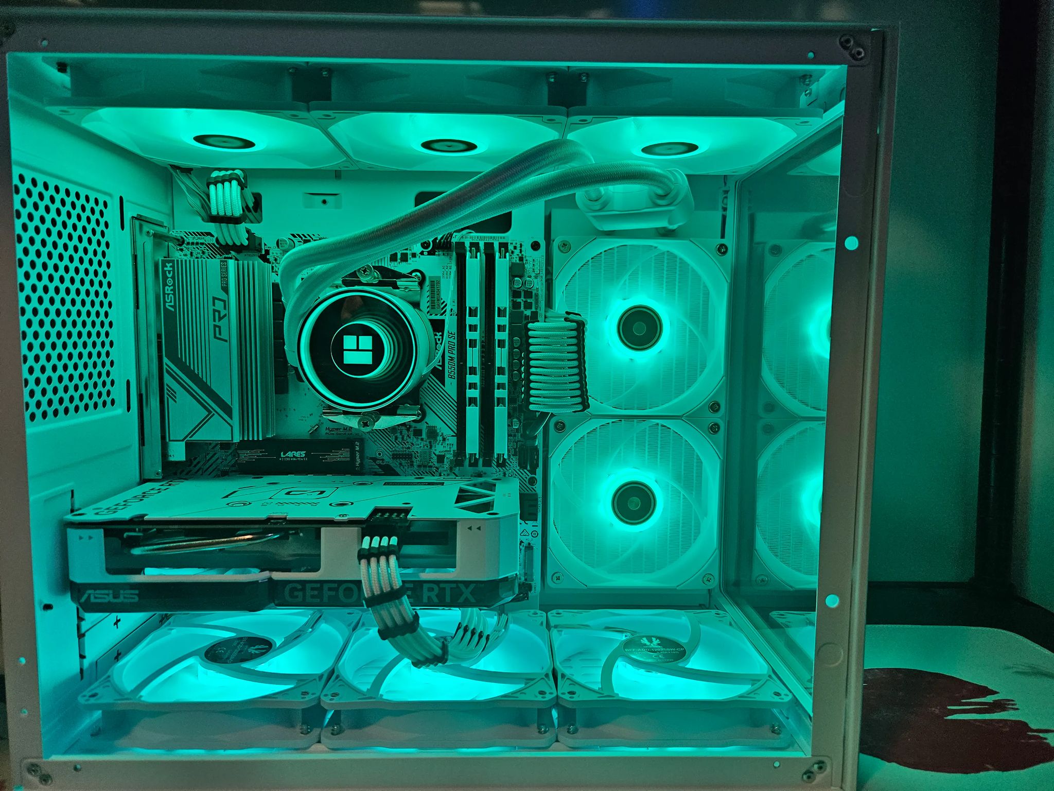 CYBER MONDAY SPECIAL Arctic Beast Ryzen 7 5700X / 32GB / 2TB SSD / RTX 4060