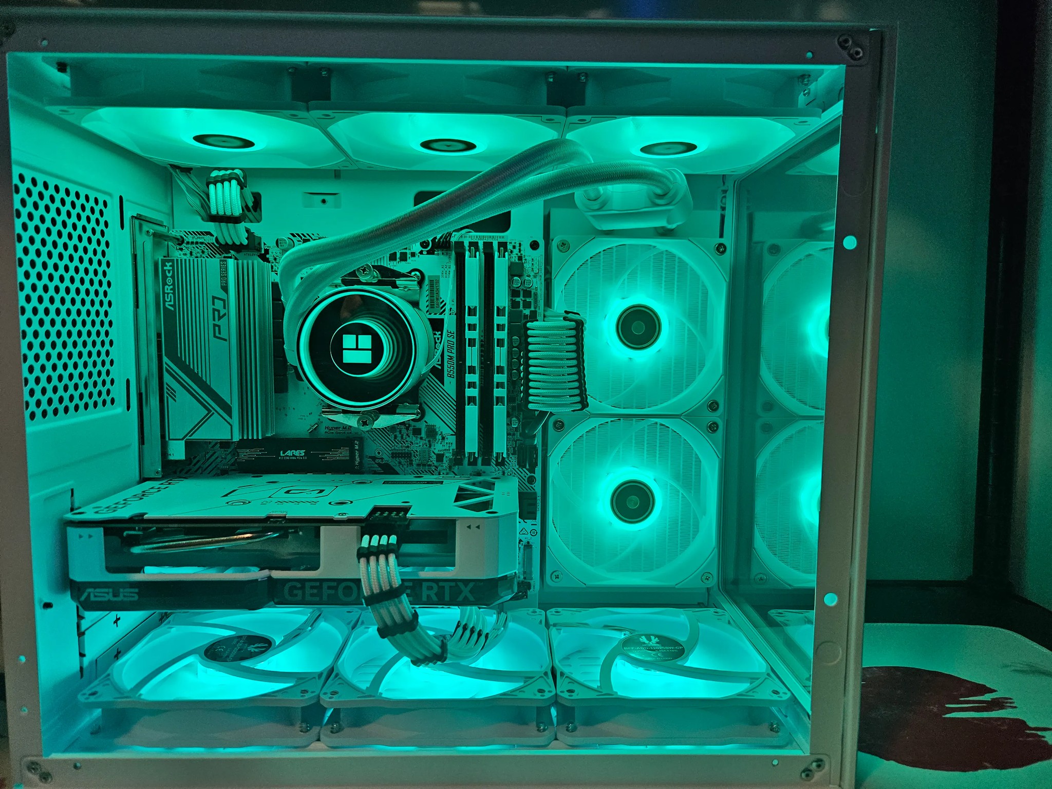 CYBER MONDAY SPECIAL Arctic Beast Ryzen 7 5700X / 32GB / 2TB SSD / RTX 4060