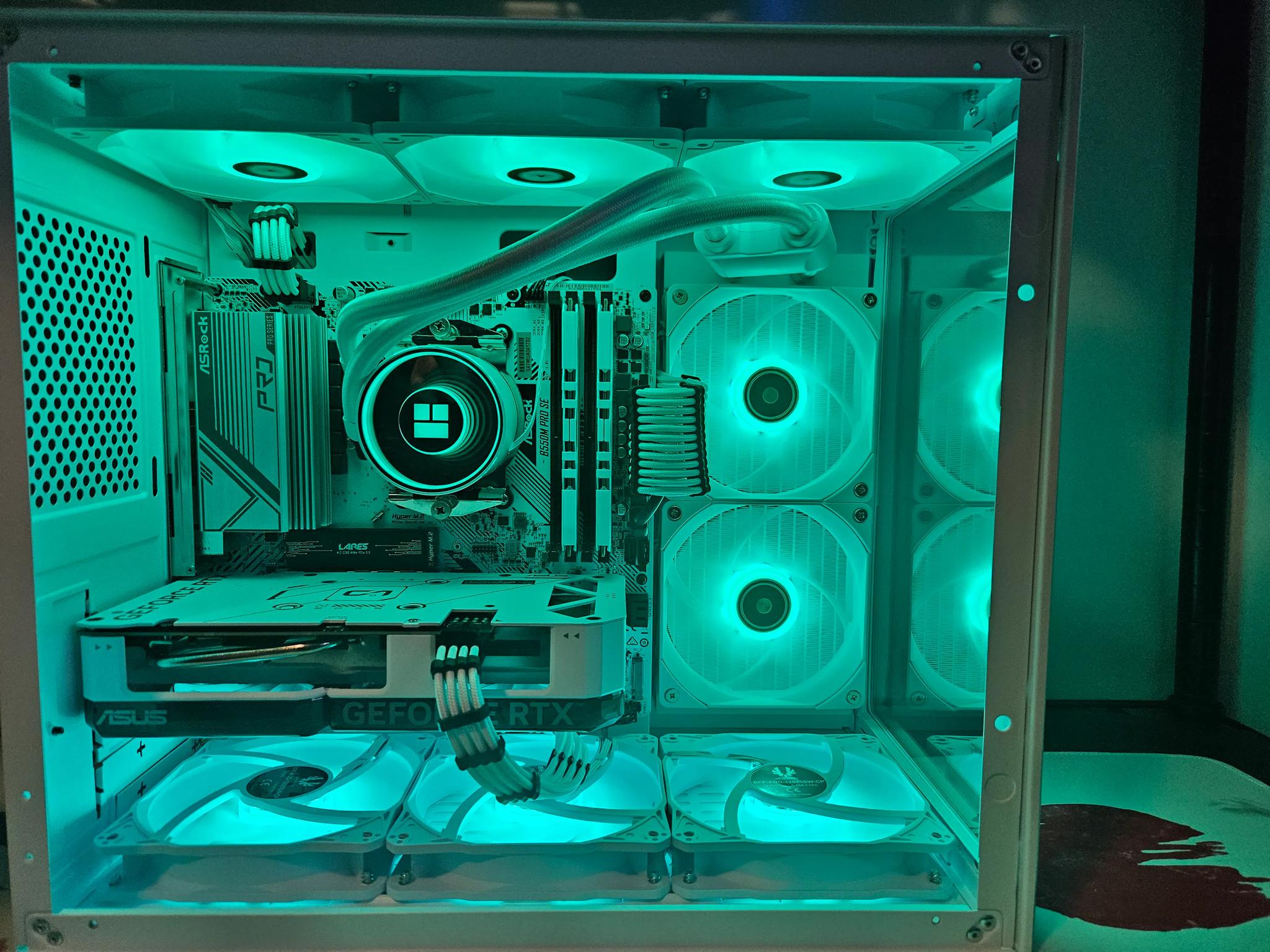 CYBER MONDAY SPECIAL Arctic Beast Ryzen 7 5700X / 32GB / 2TB SSD / RTX 4060
