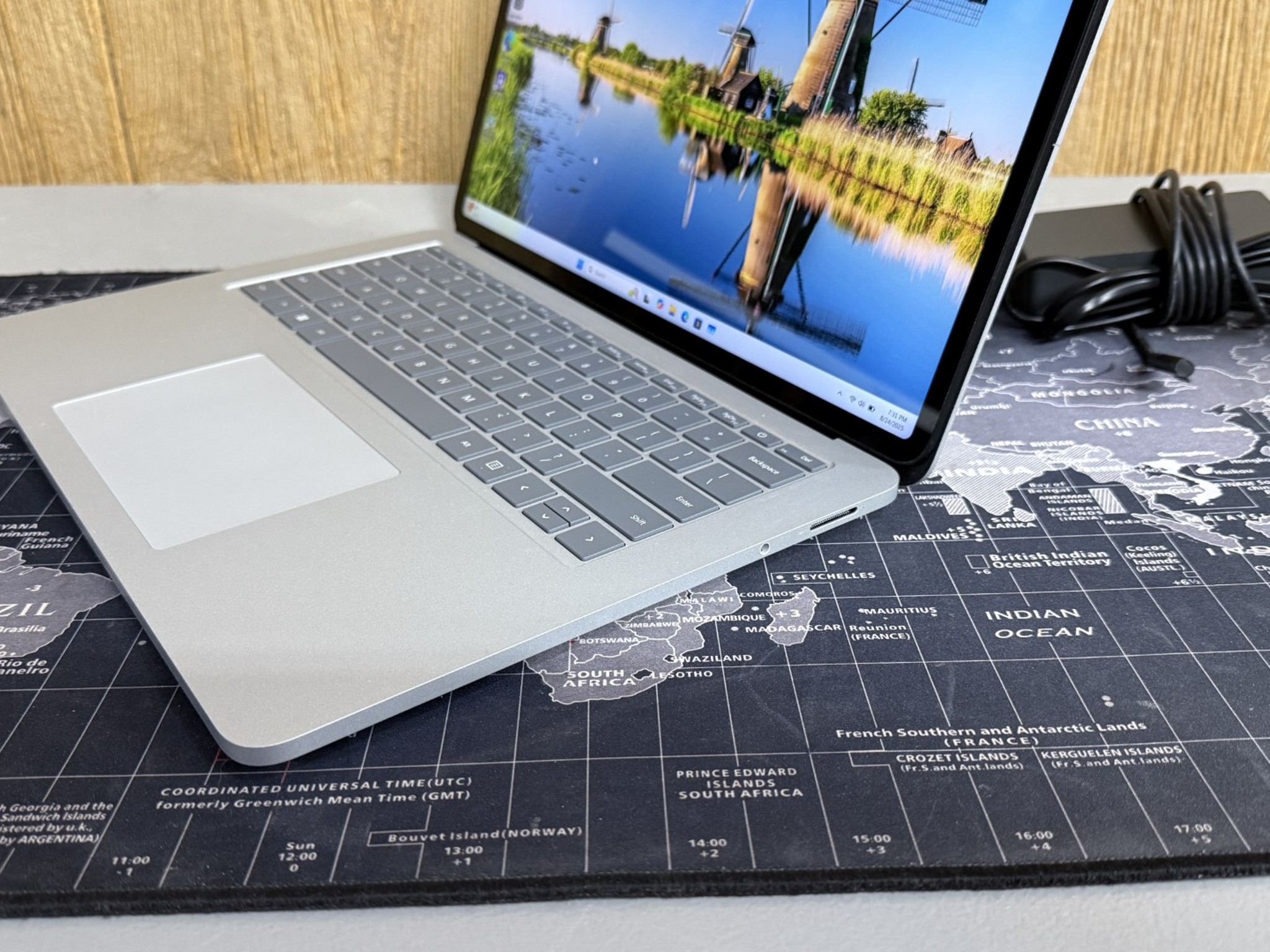 Microsoft Surface Laptop Studio - 32GB, 1TB, RTX 3050TI 4GB - 127 watt charger, MS Stylus included!