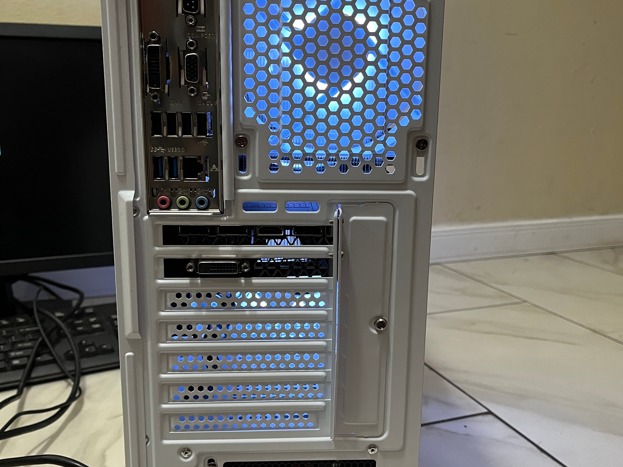 🟠🔥NVIDIA TITAN X Pascal, Intel i7-7700k, 12GB RAM, 500 GB SSD, High Performance RGB Gaming PC 🖥️🟢