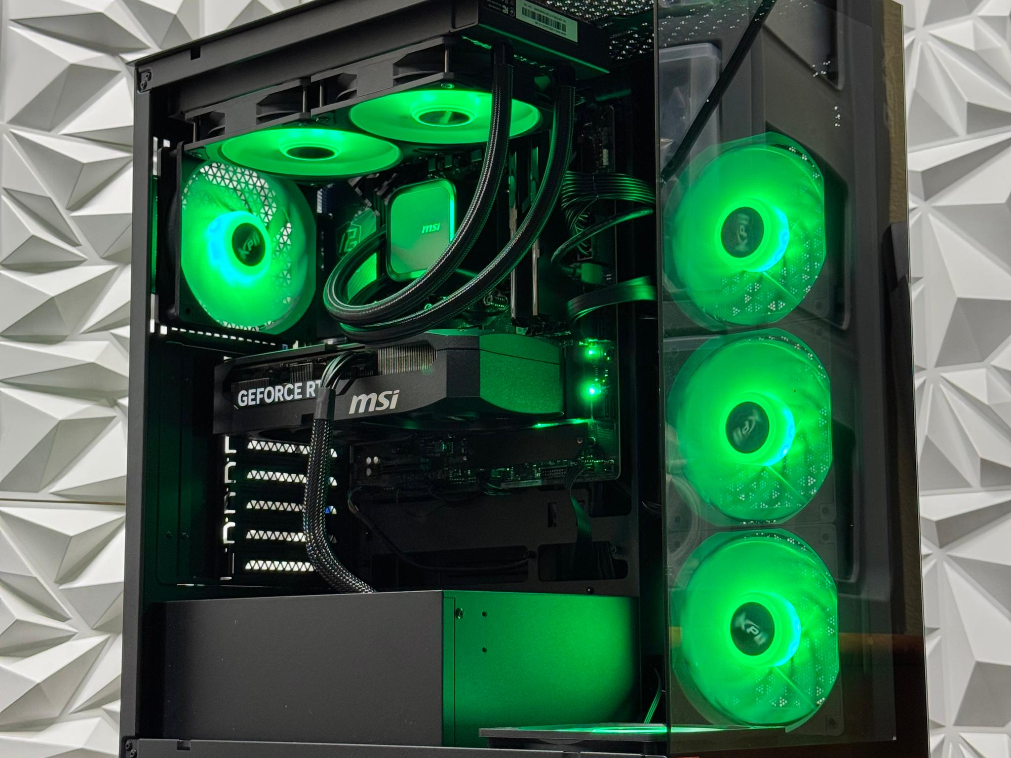 RTX 5070 / Ryzen 5 9600X / 32GB DDR5 Ram / 1TB Nvme ssd 4.0x4 / 750w 80 plus gold psu