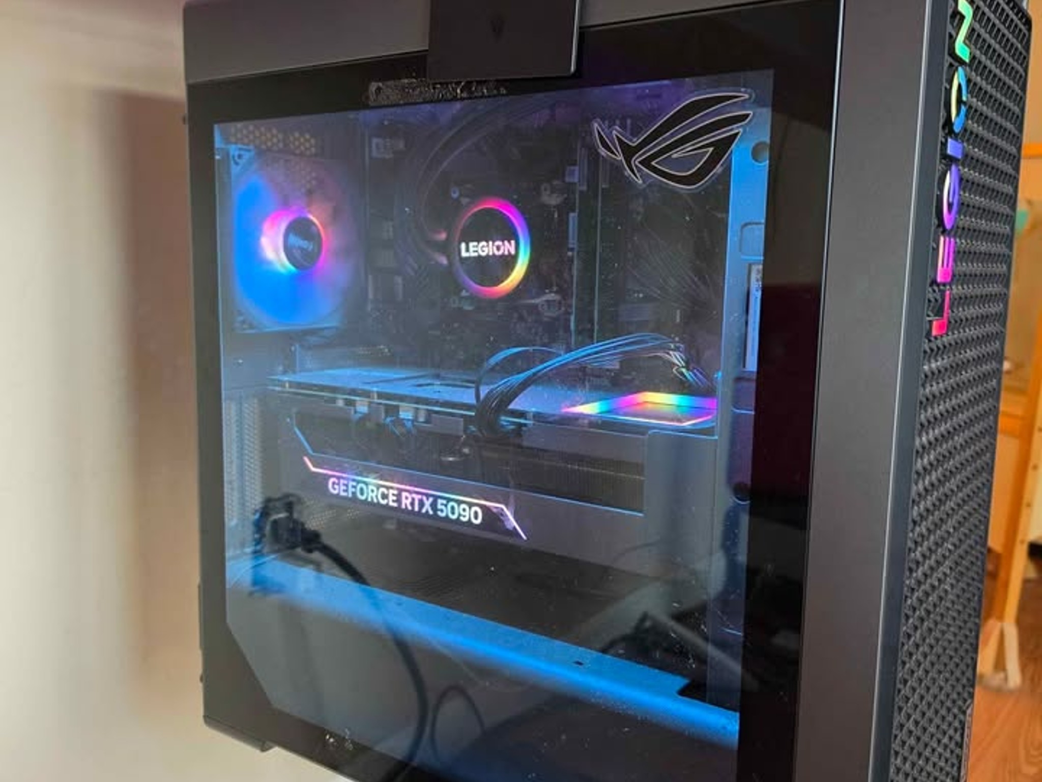 Lenovo Legion Tower 7i Gen 10 – RTX 5090 / 64GB RAM / Ultra 9 285K