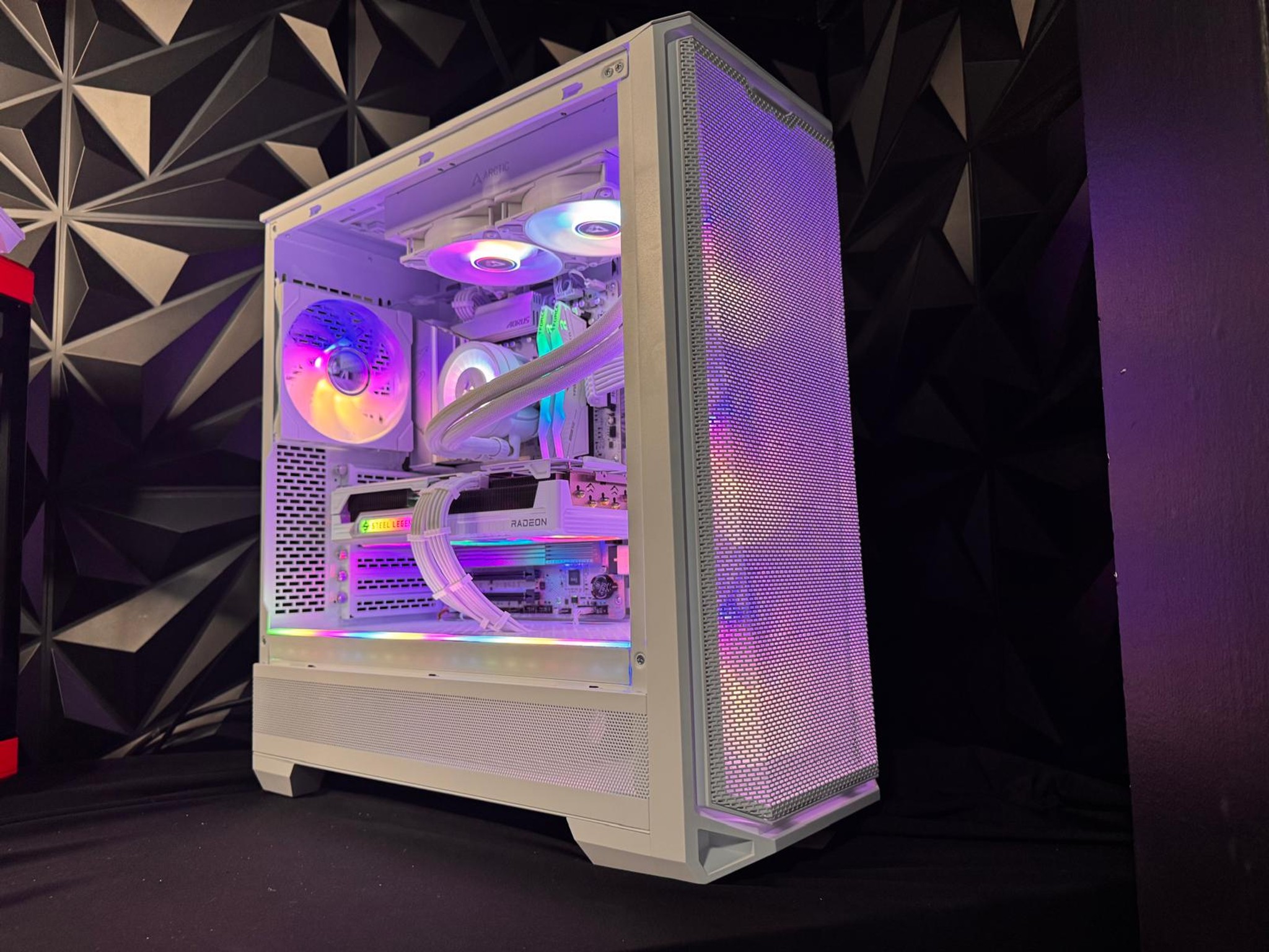⚪🕷️ The White Widow 🕷️⚪ Ryzen 9 7900X 🕷️ RX 9070XT 16GB 🕷️32 GB DDR5 6400Mhz🕷️ 4 TB NVMe🕷️ 850W PSU