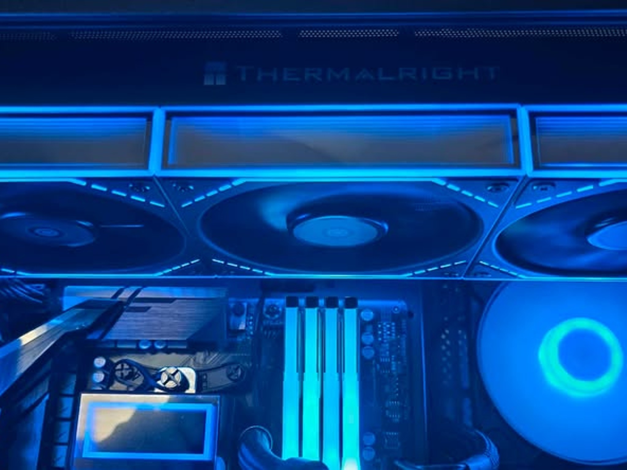 "Tron Battery" Custom Gaming PC Ryzen 5700x/RTX 3080 12GB