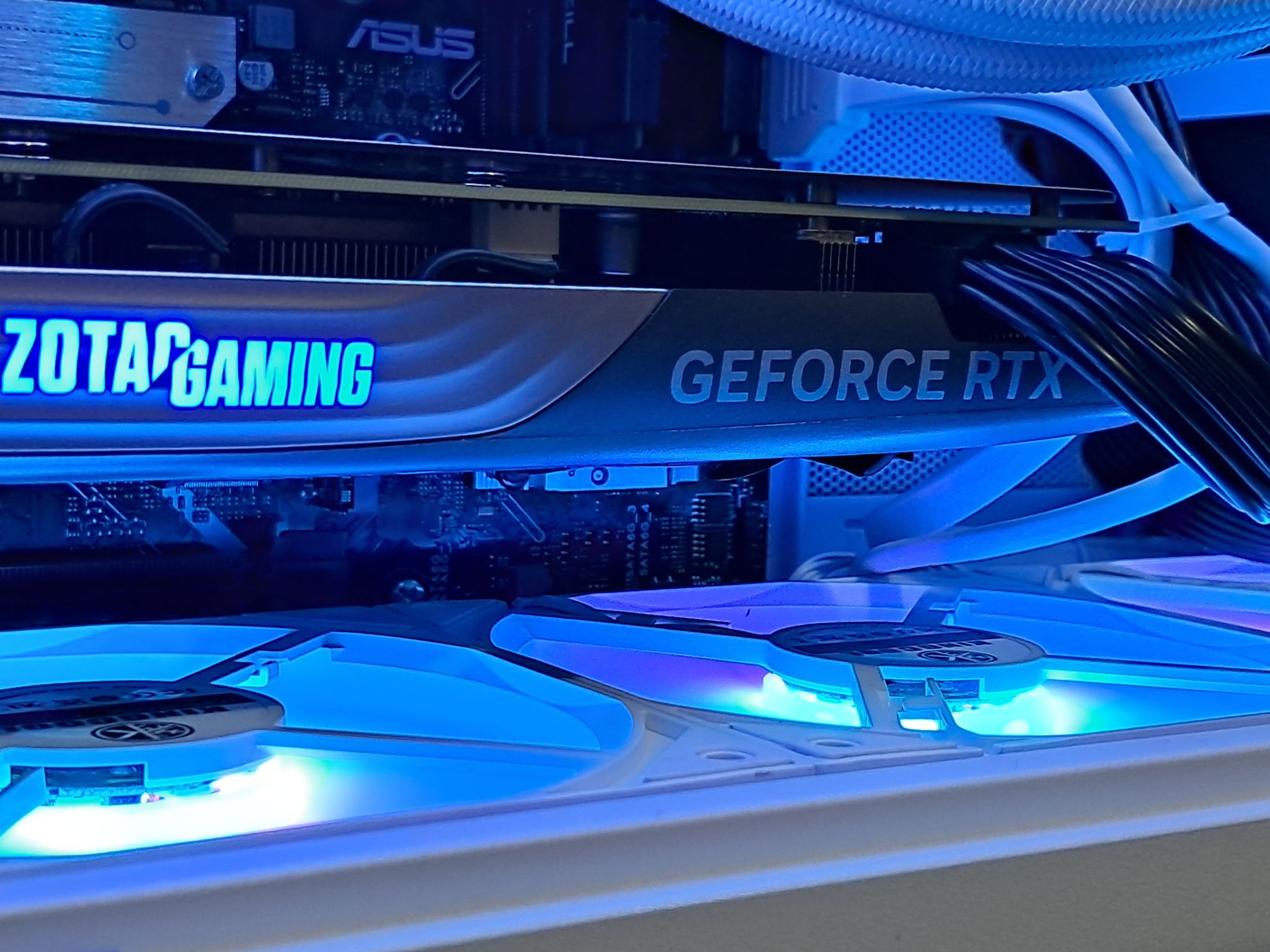 RTX 4070 Super/Core Ultra 5 250KF Plus | 32GB DDR5 | 2TB SSD