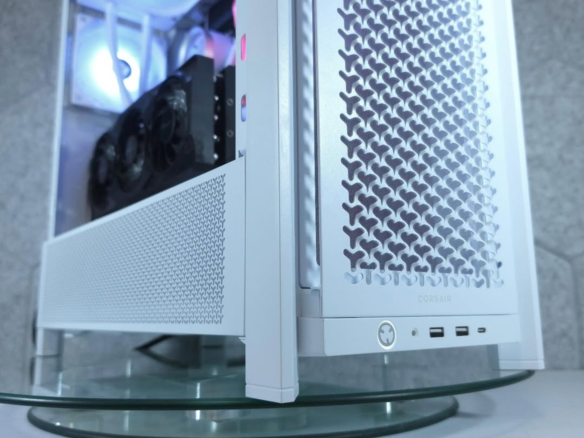 ASUS RTX 5070 ❤️ Ryzen 7 9800X3D
