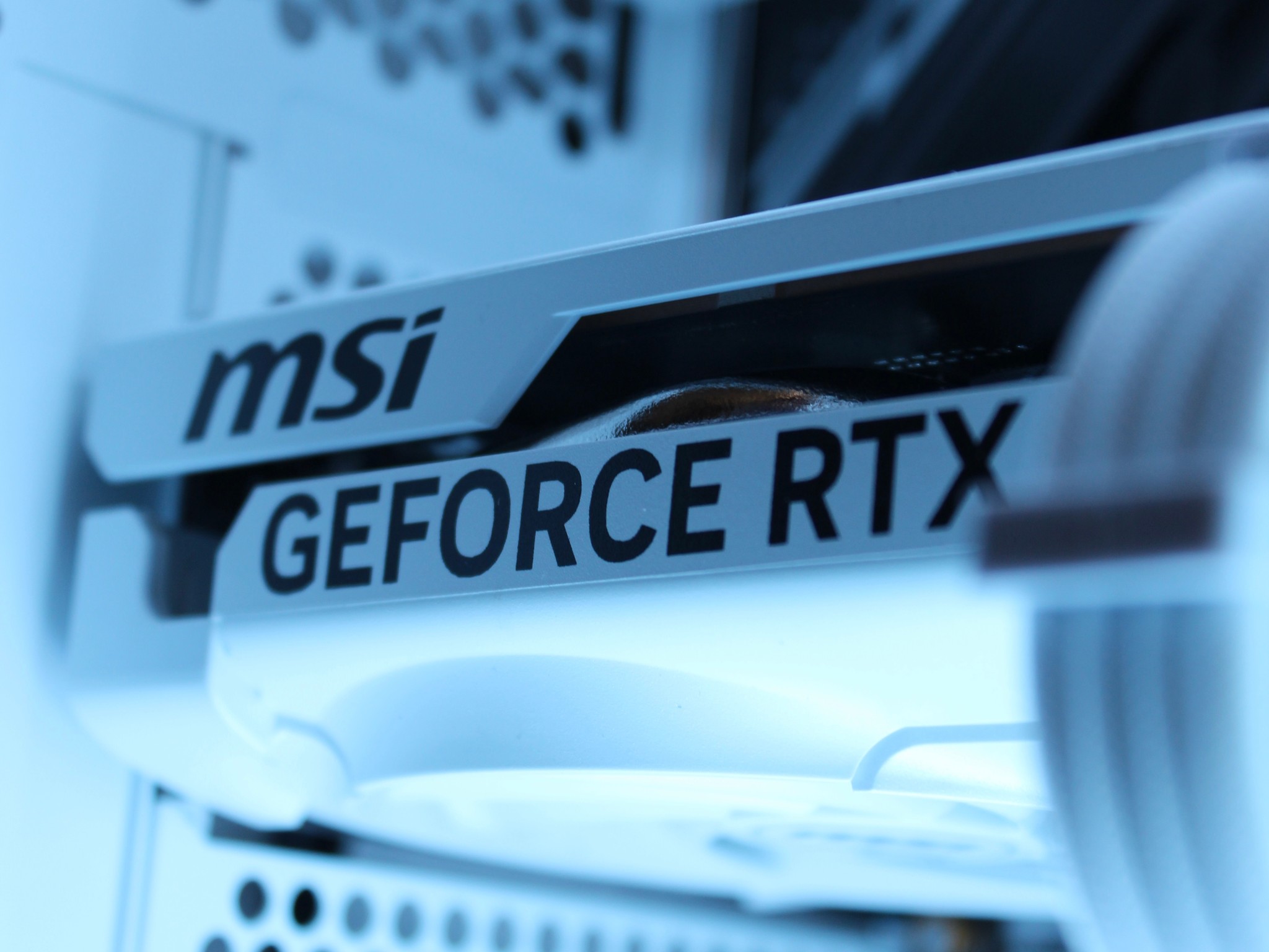 WHITE CUSTOM GAMING PC | RTX 5060 🎮 | 32GB RAM DDR5 ⚡️| Intel Core i5-12400F 🧠 |